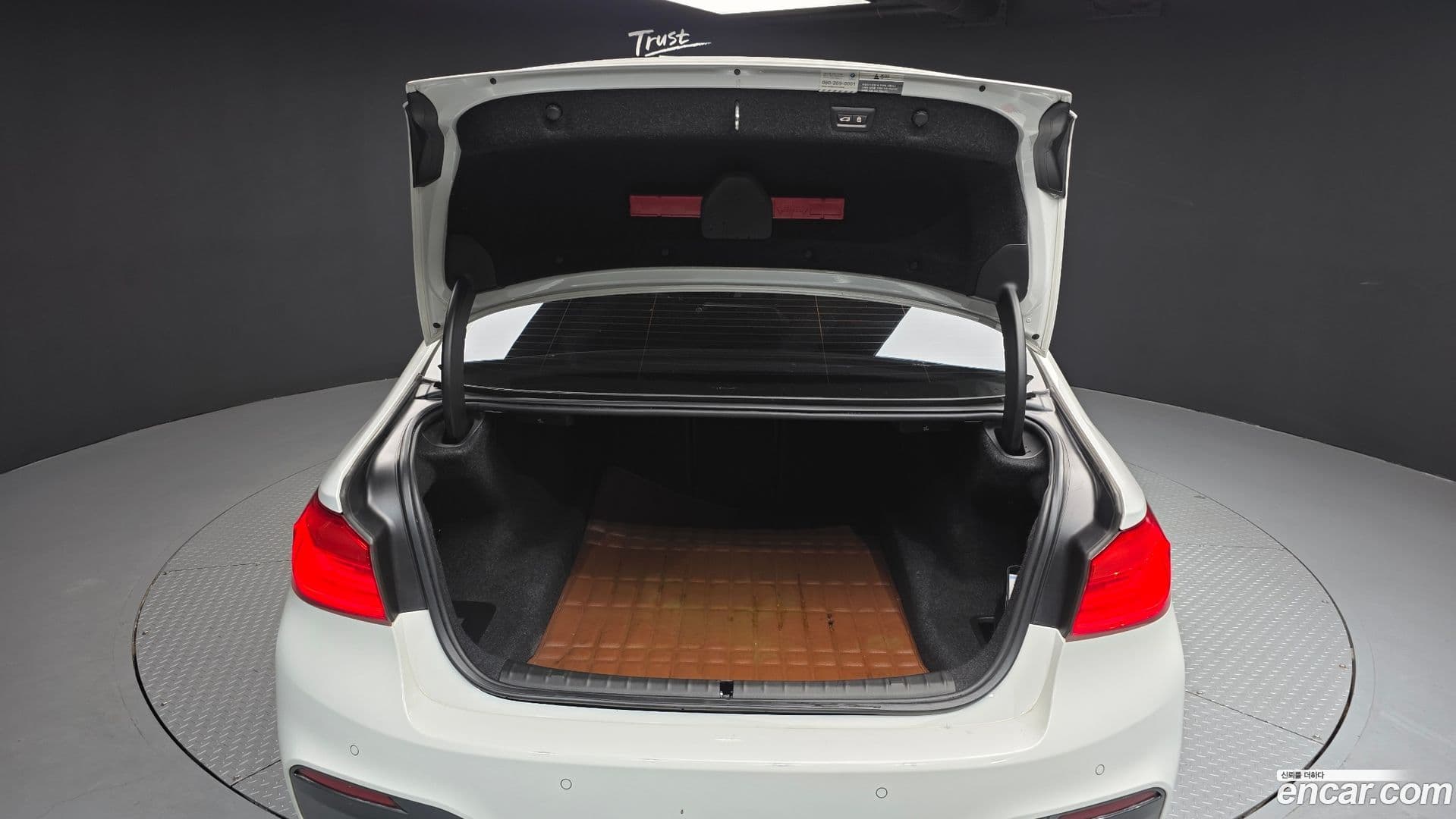 Main__Slider__Photo:5-Series BMW 2018.6-19