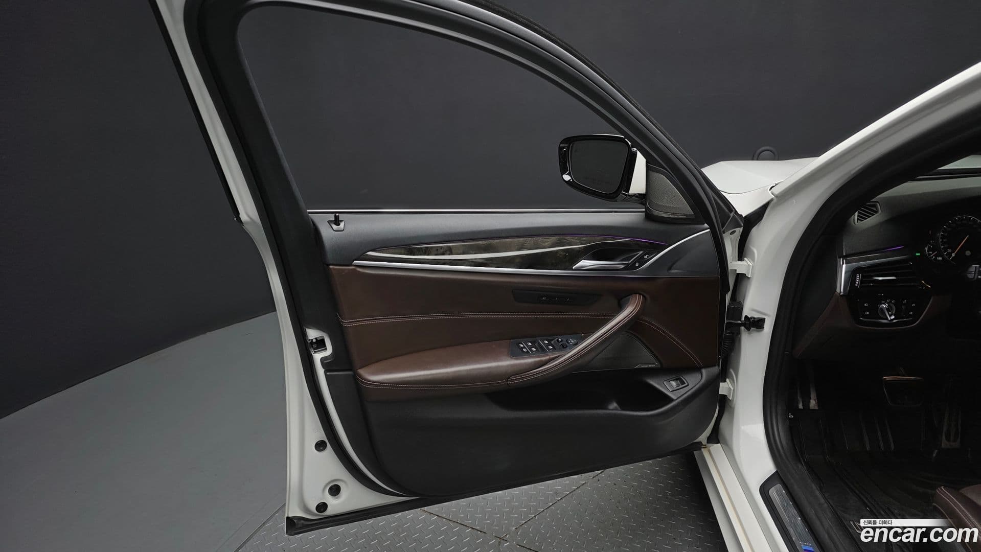 Main__Slider__Photo:5-Series BMW 2018.6-23
