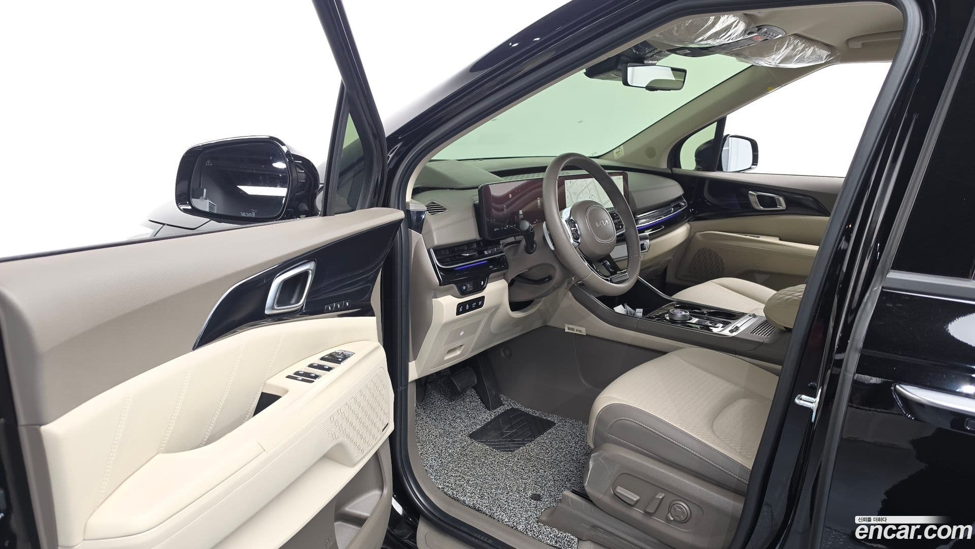 Main__Slider__Photo:Canival Kia 2024.6-9
