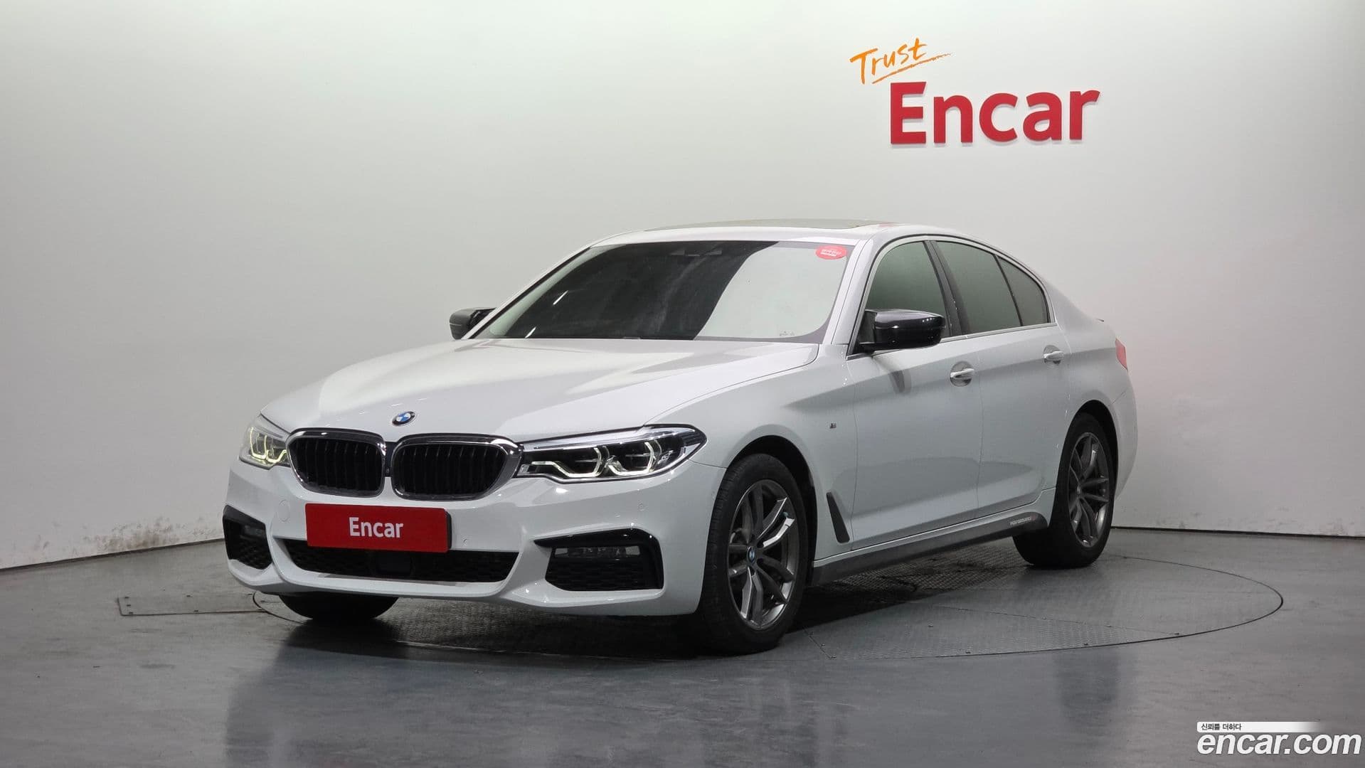 Main__Slider__Photo:5-Series BMW 2018.4-0