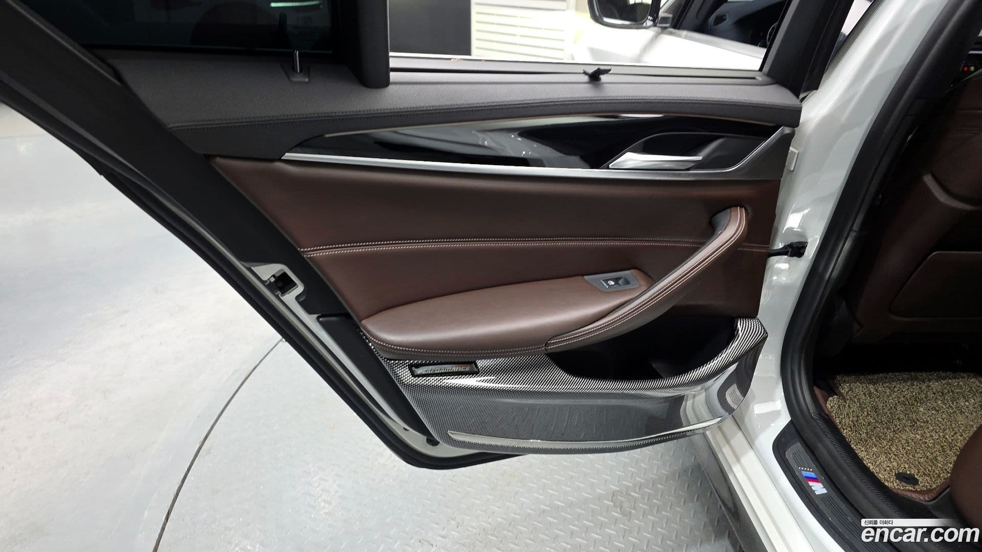 Main__Slider__Photo:5-Series BMW 2018.4-24