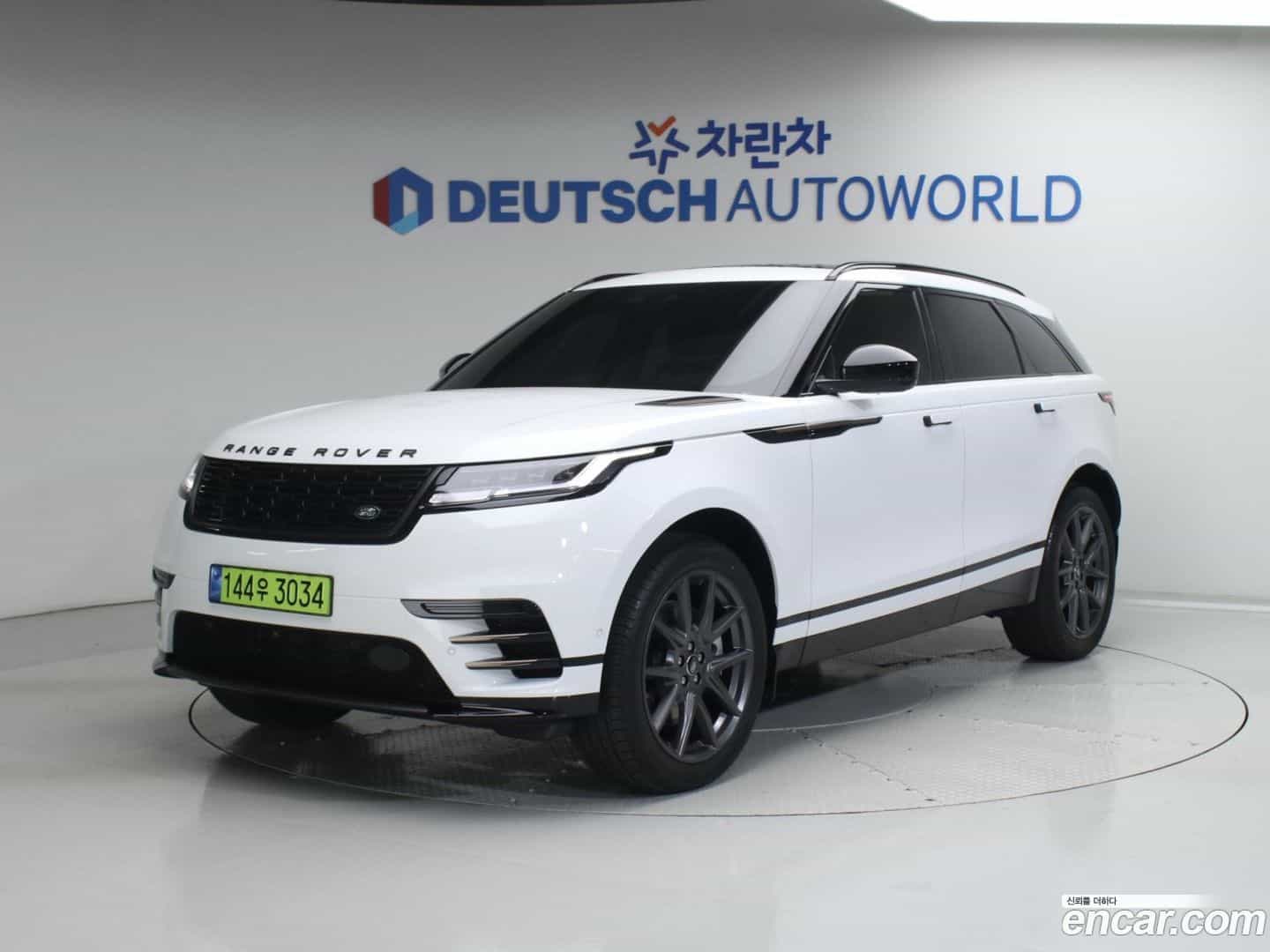 Range Rover Velar Land Rover 2025.10-OUTER-001