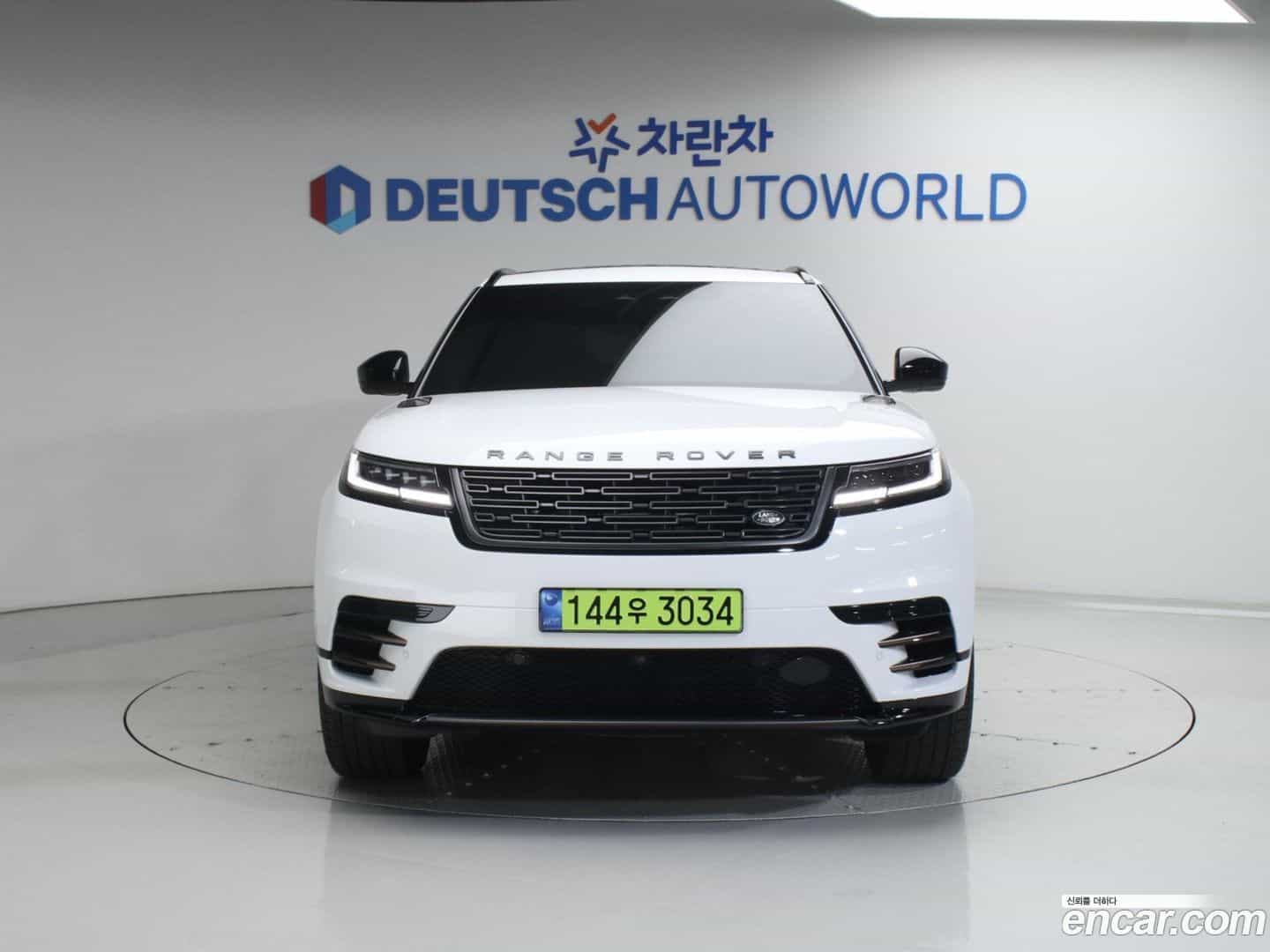 Range Rover Velar Land Rover 2025.10-OUTER-003