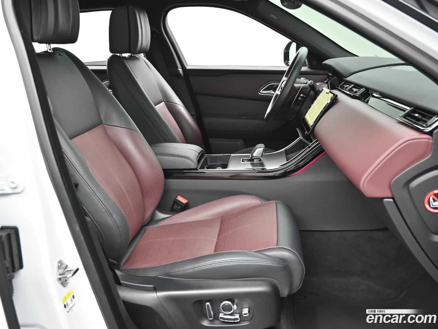 Range Rover Velar Land Rover 2025.10-INNER-010