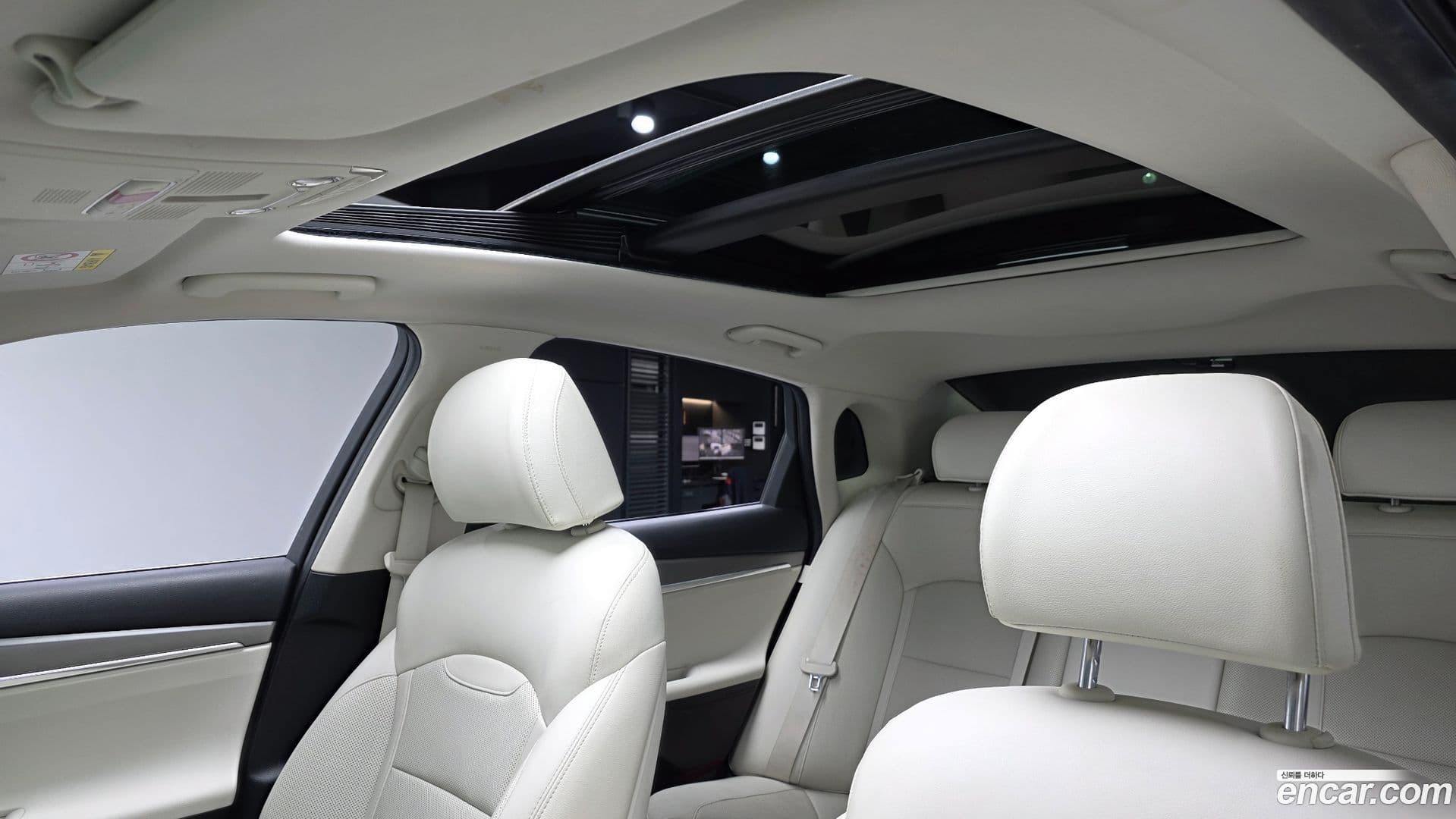 Main__Slider__Photo:Grandeur Hyundai 2022.2-17