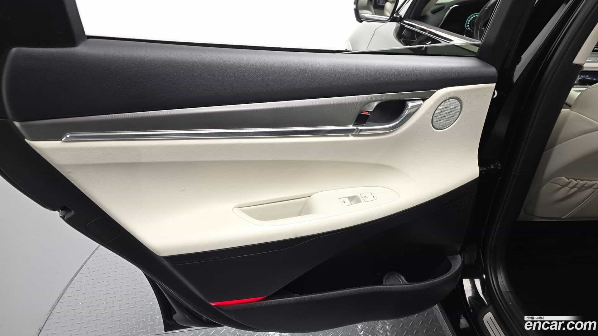 Grandeur Hyundai 2022.2-INNER-035