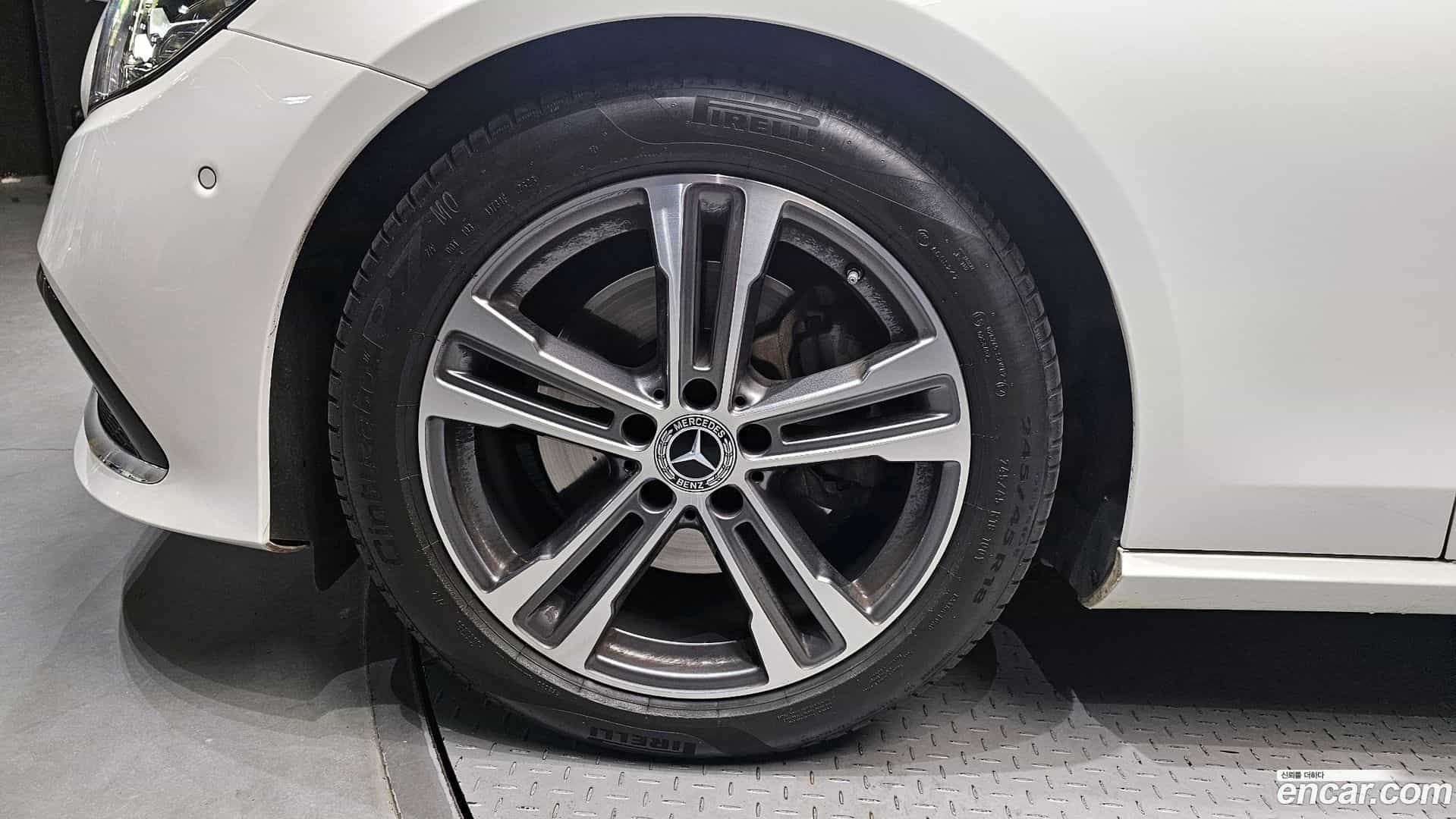 E-Class Mercedes-Benz 2023.8-OUTER-005