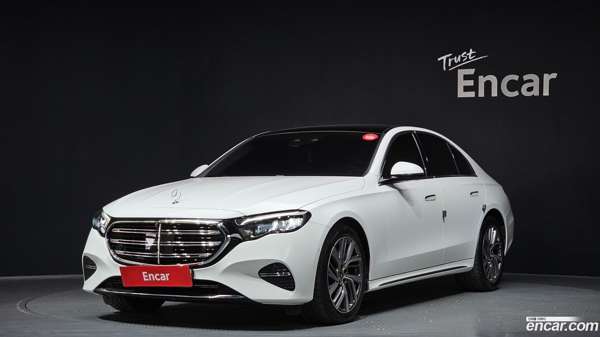 Main__Slider__Photo:E-Class Mercedes-Benz 2024.5-0
