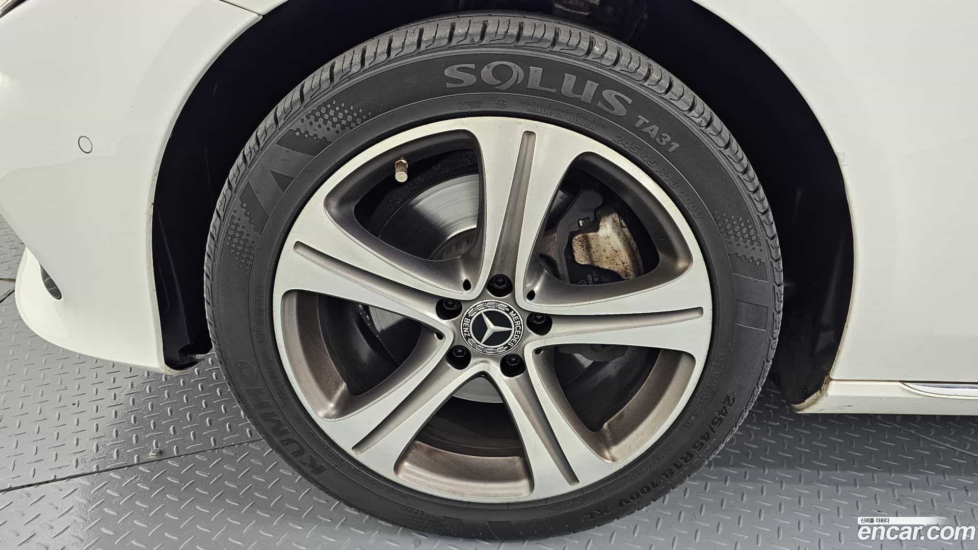 E-Class Mercedes-Benz 2019.0-OUTER-005