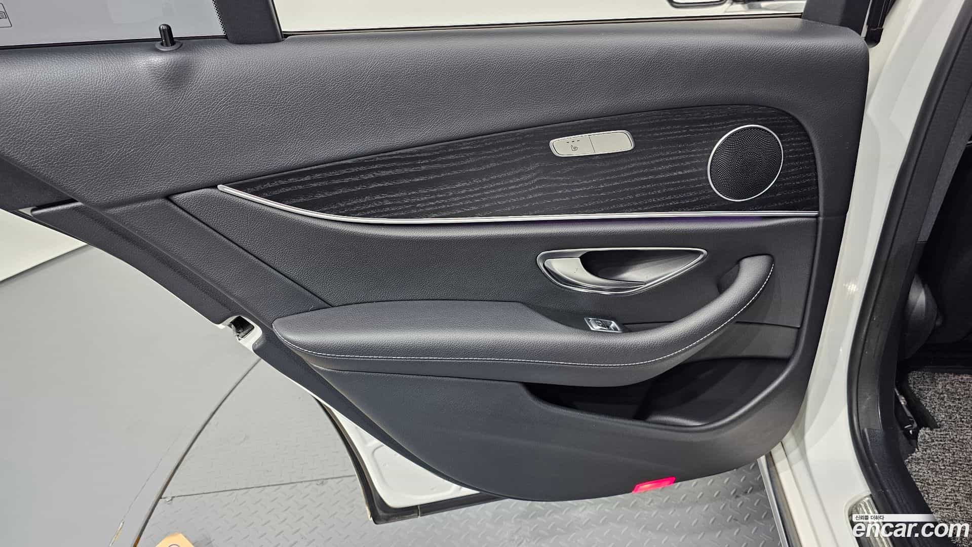 E-Class Mercedes-Benz 2019.0-INNER-035