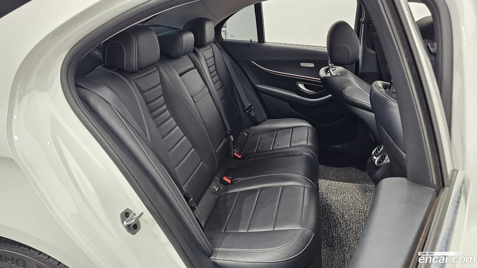 E-Class Mercedes-Benz 2019.0-INNER-036