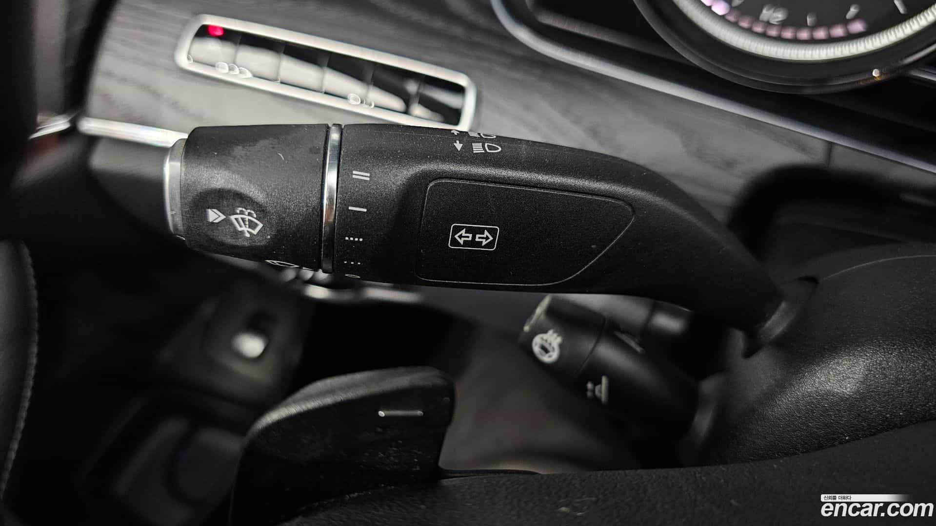 E-Class Mercedes-Benz 2019.0-OPTION-041