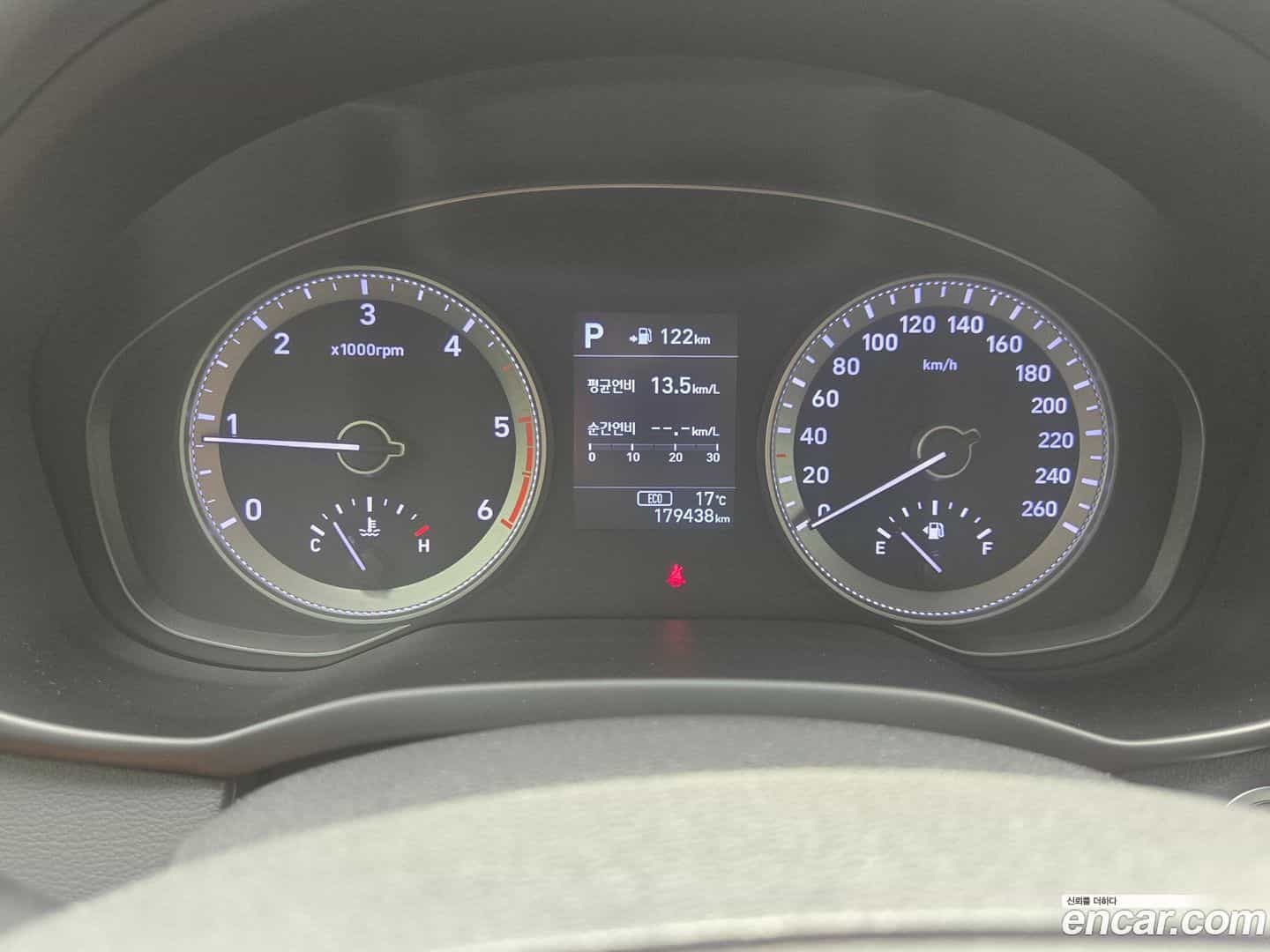 Grandeur Hyundai 2017.1-INNER-008