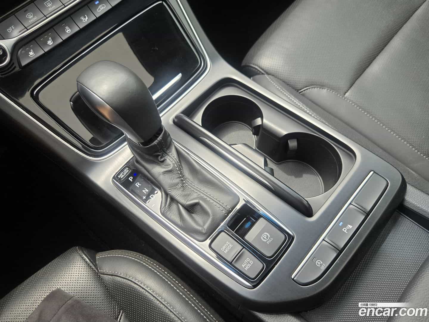 Grandeur Hyundai 2017.1-INNER-009