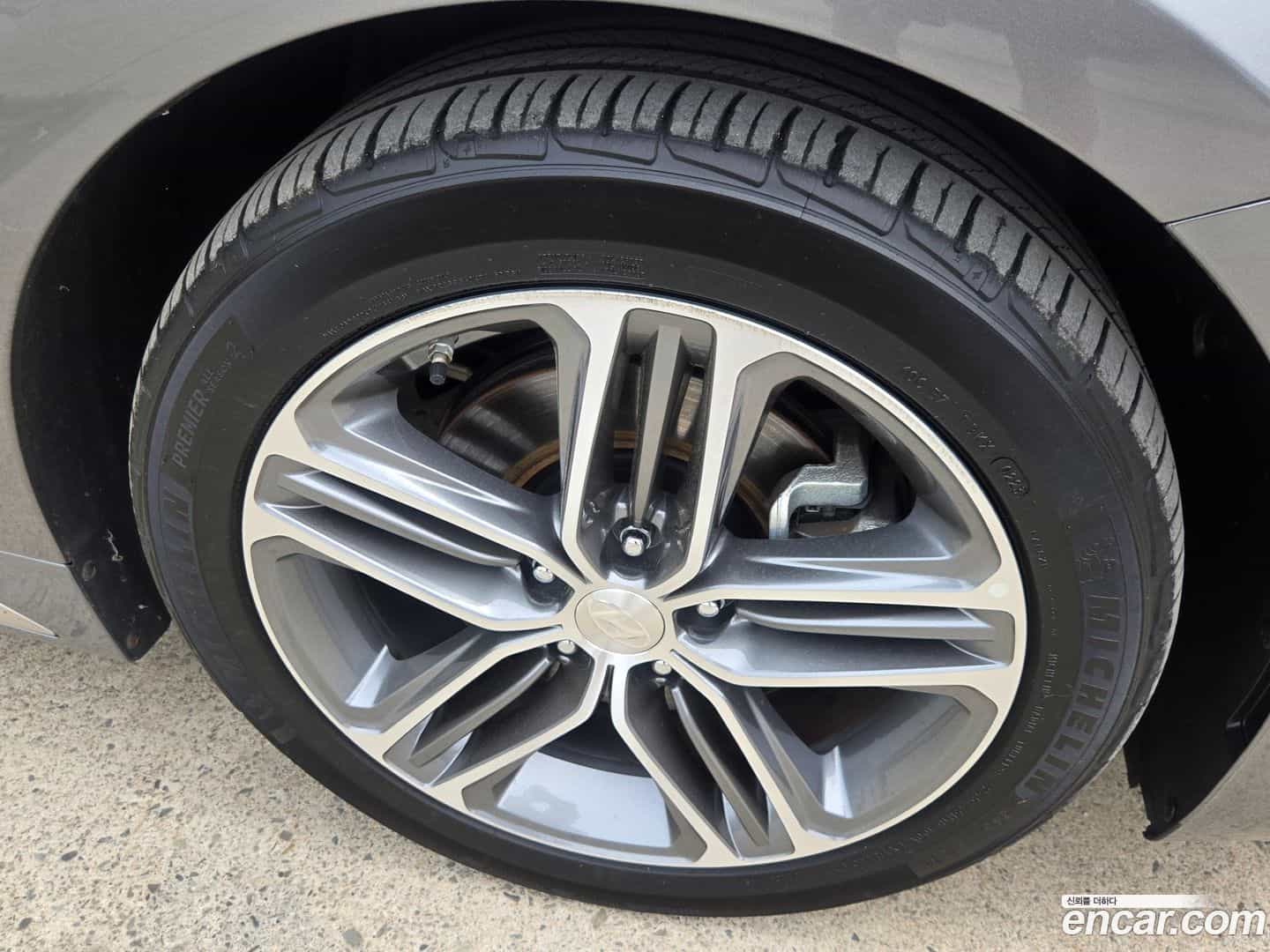 Grandeur Hyundai 2017.1-OPTION-024