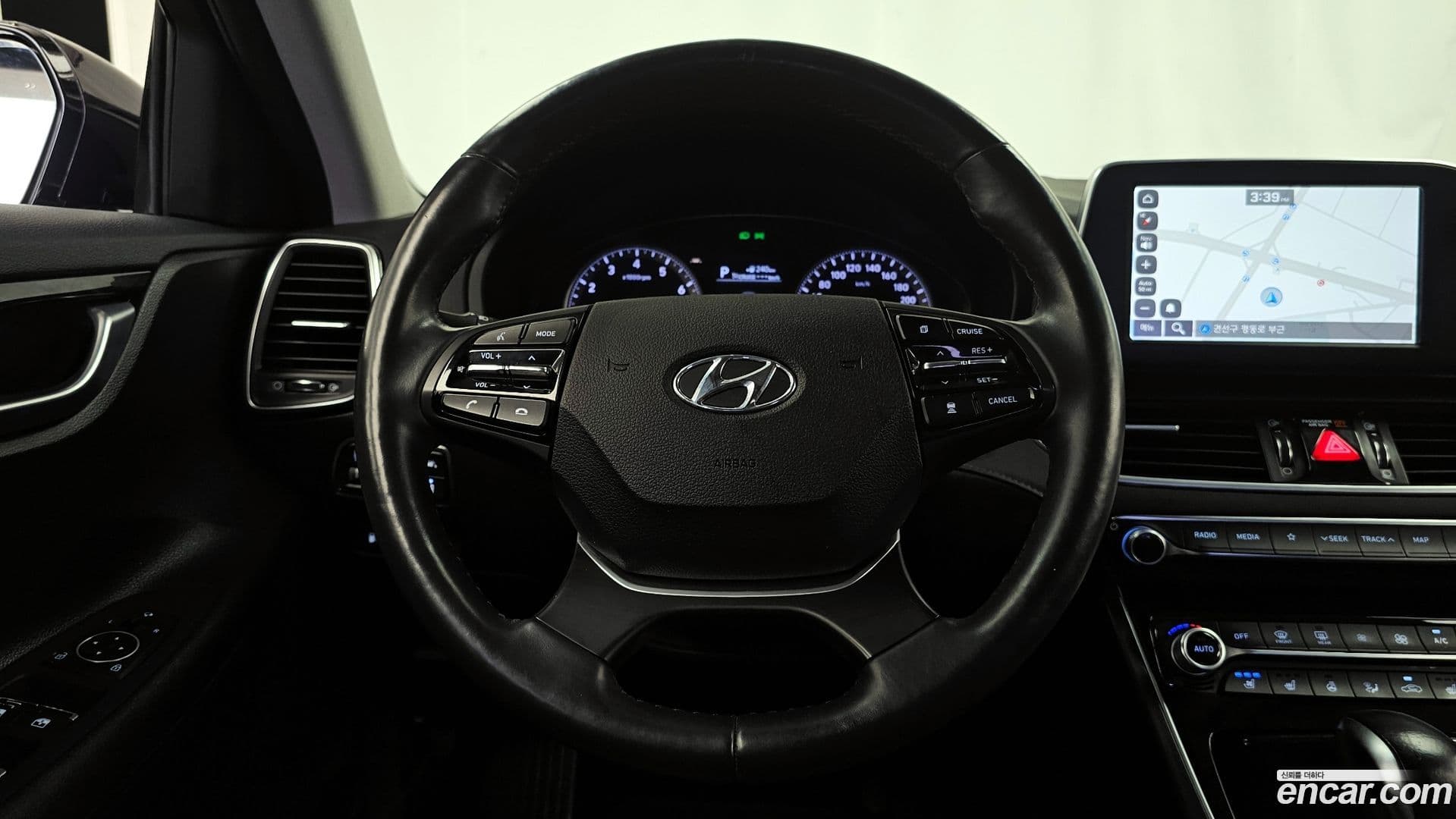 Main__Slider__Photo:Grandeur Hyundai 2018.3-12