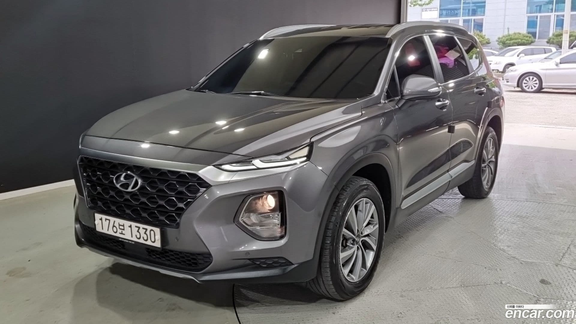 Main__Slider__Photo:Santafe Hyundai 2020.4-0