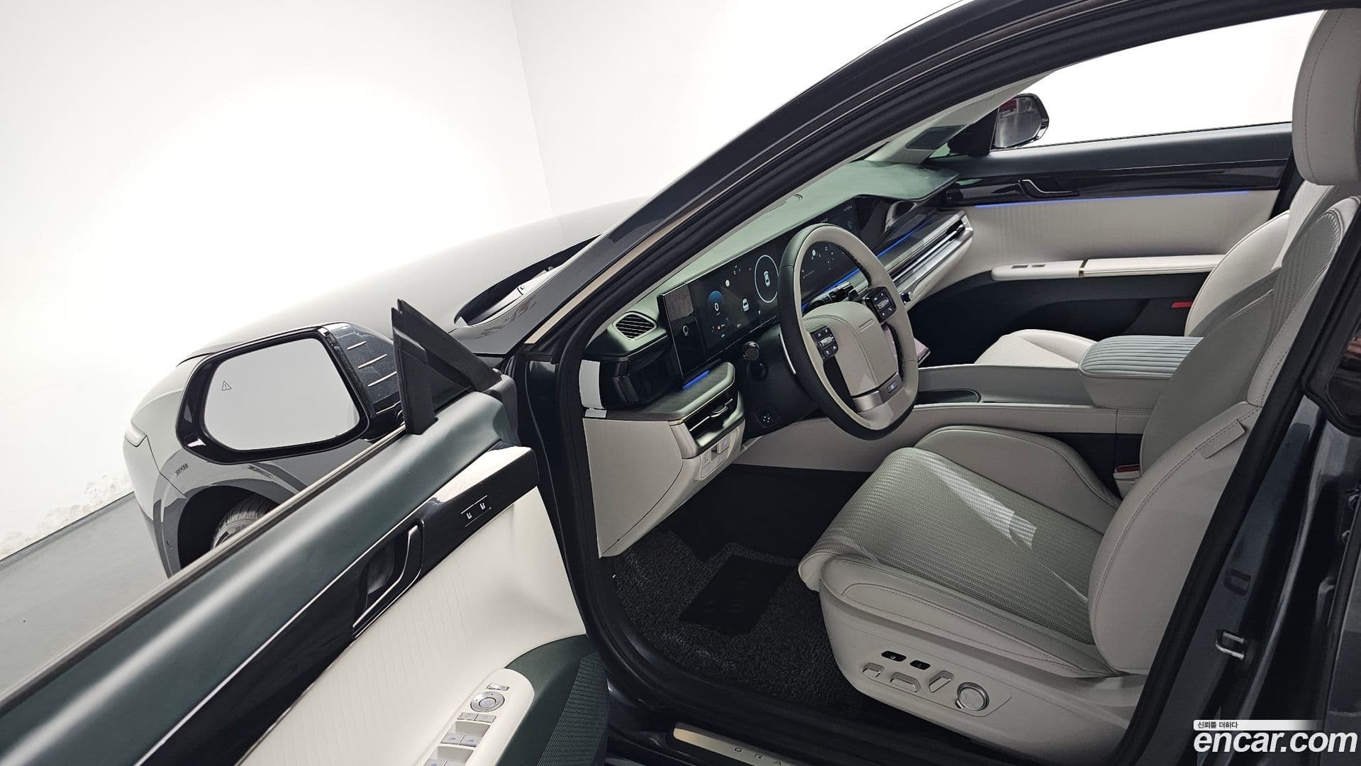 Main__Slider__Photo:Grandeur Hyundai 2023.4-9