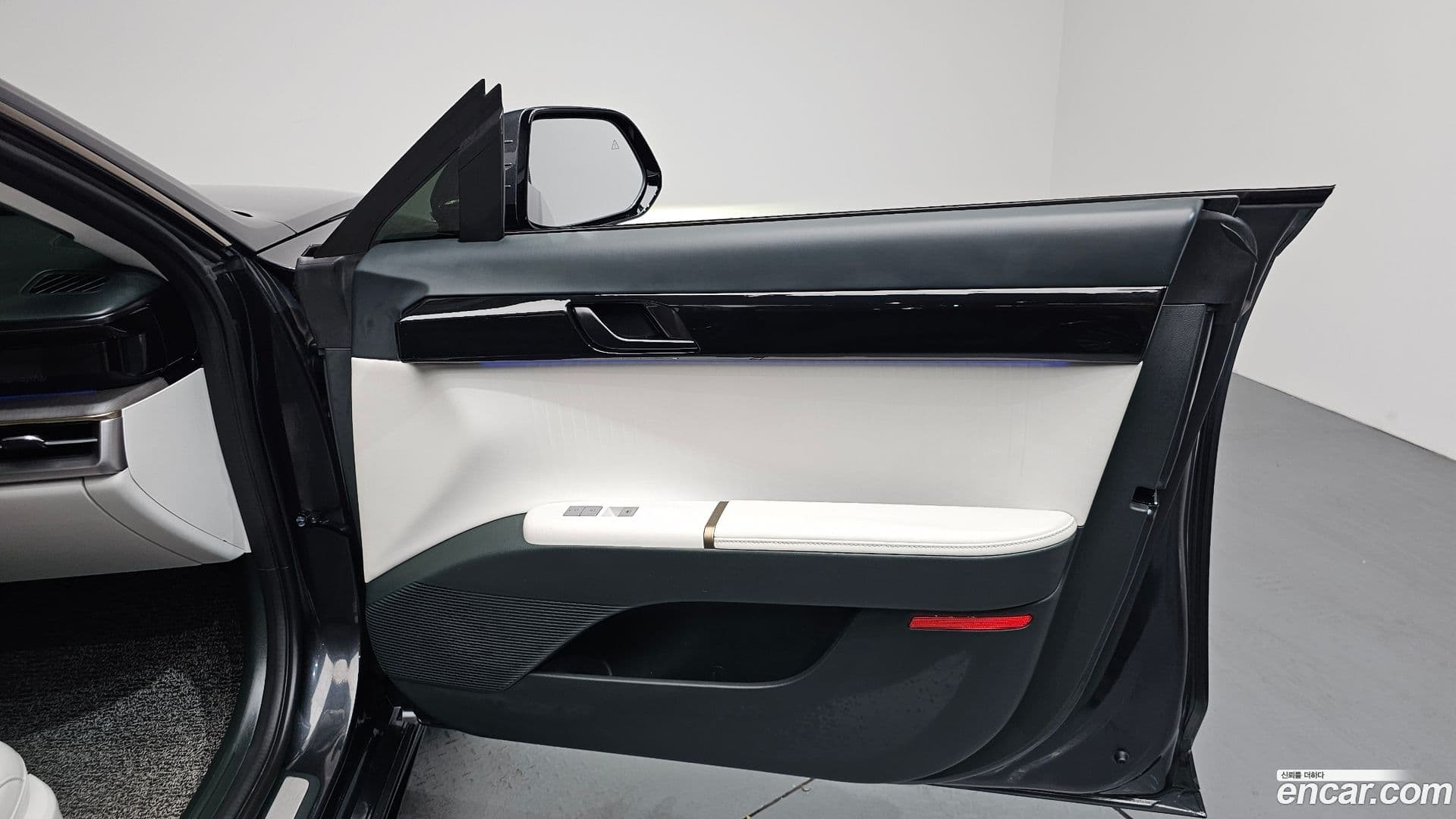 Main__Slider__Photo:Grandeur Hyundai 2023.4-23