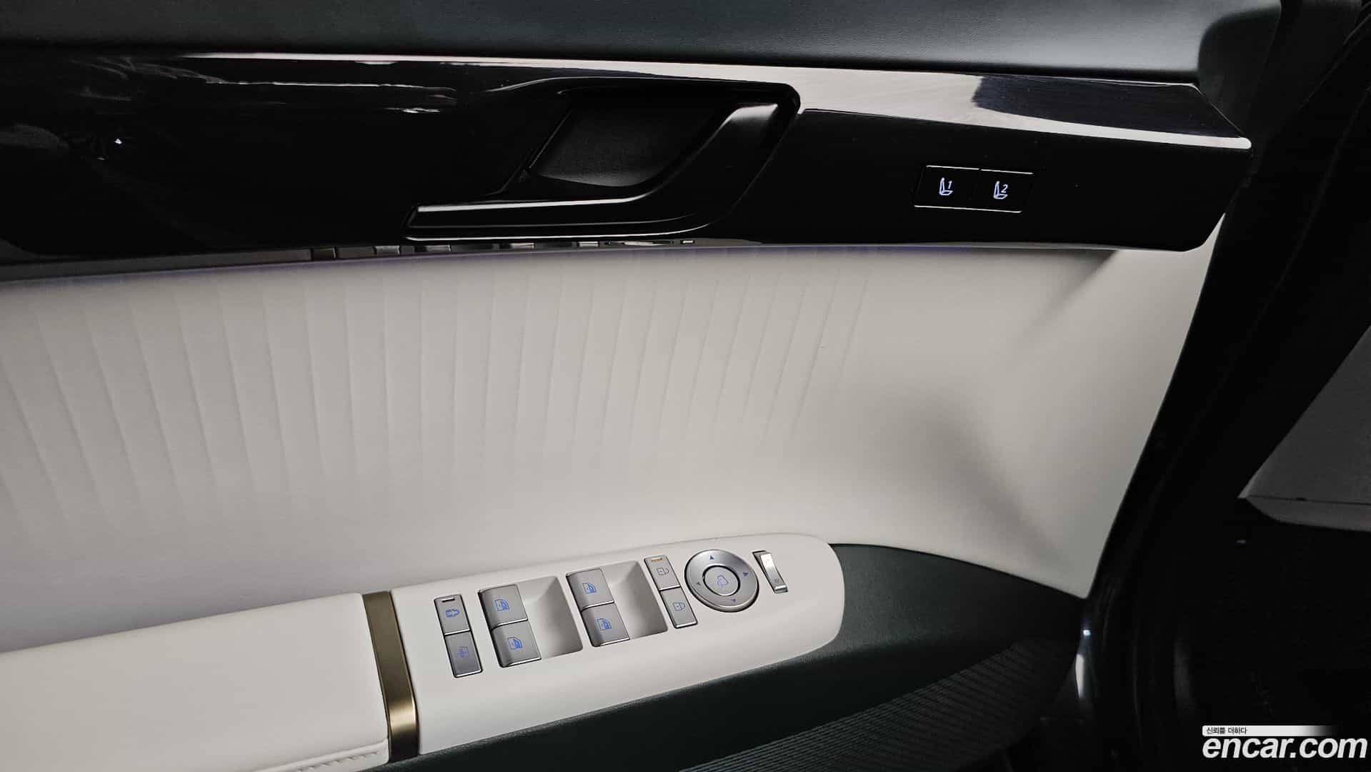 Grandeur Hyundai 2023.4-OPTION-040