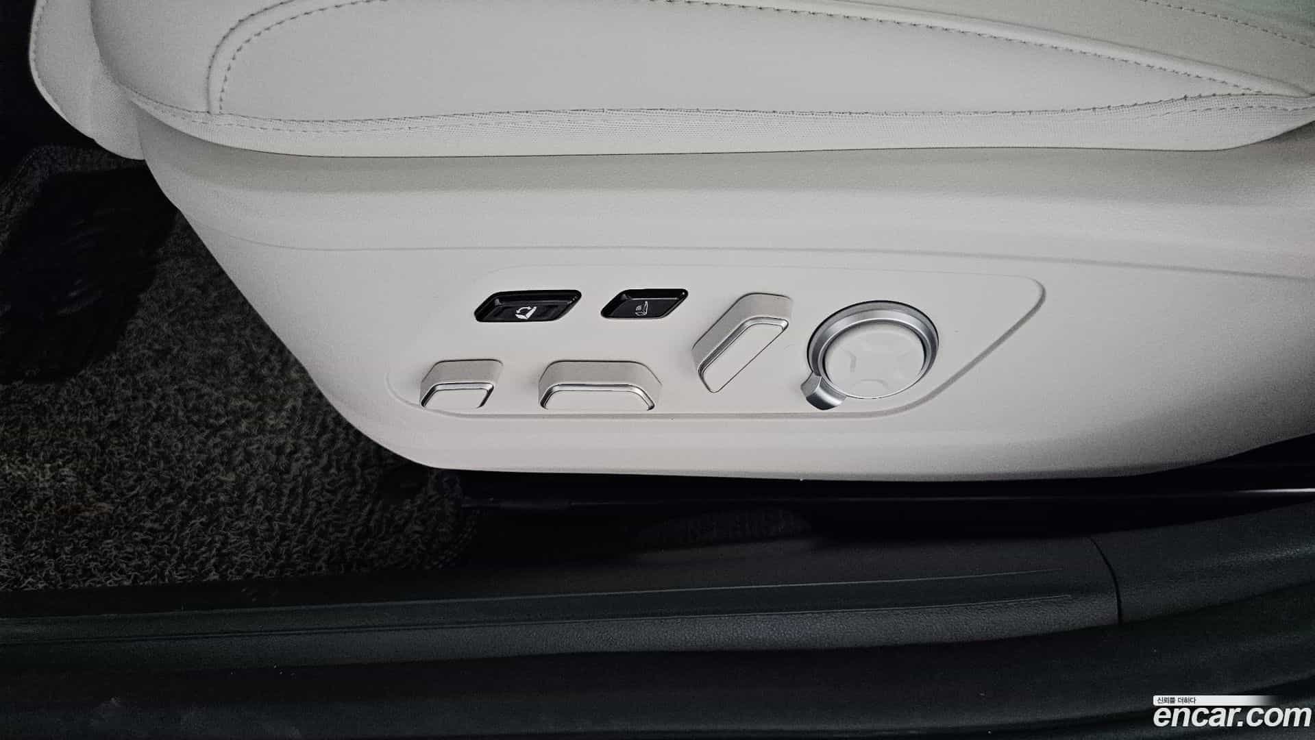 Grandeur Hyundai 2023.4-OPTION-048