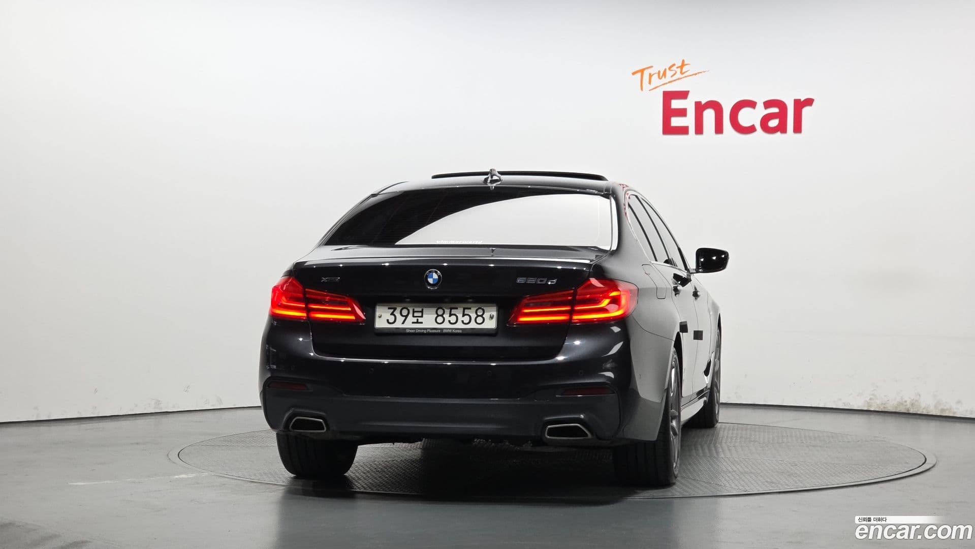 Main__Slider__Photo:5-Series BMW 2018.0-3