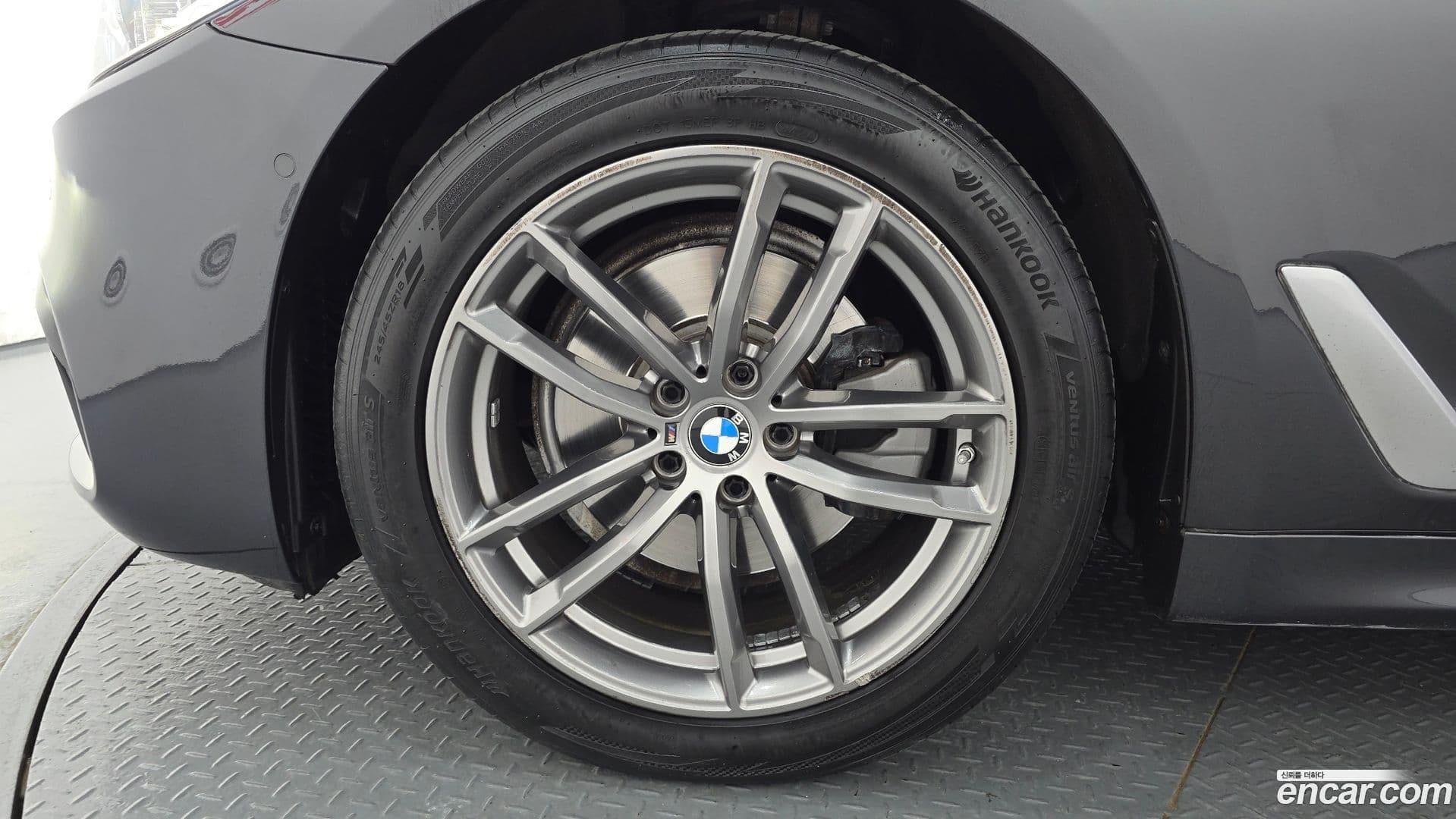 Main__Slider__Photo:5-Series BMW 2018.0-4