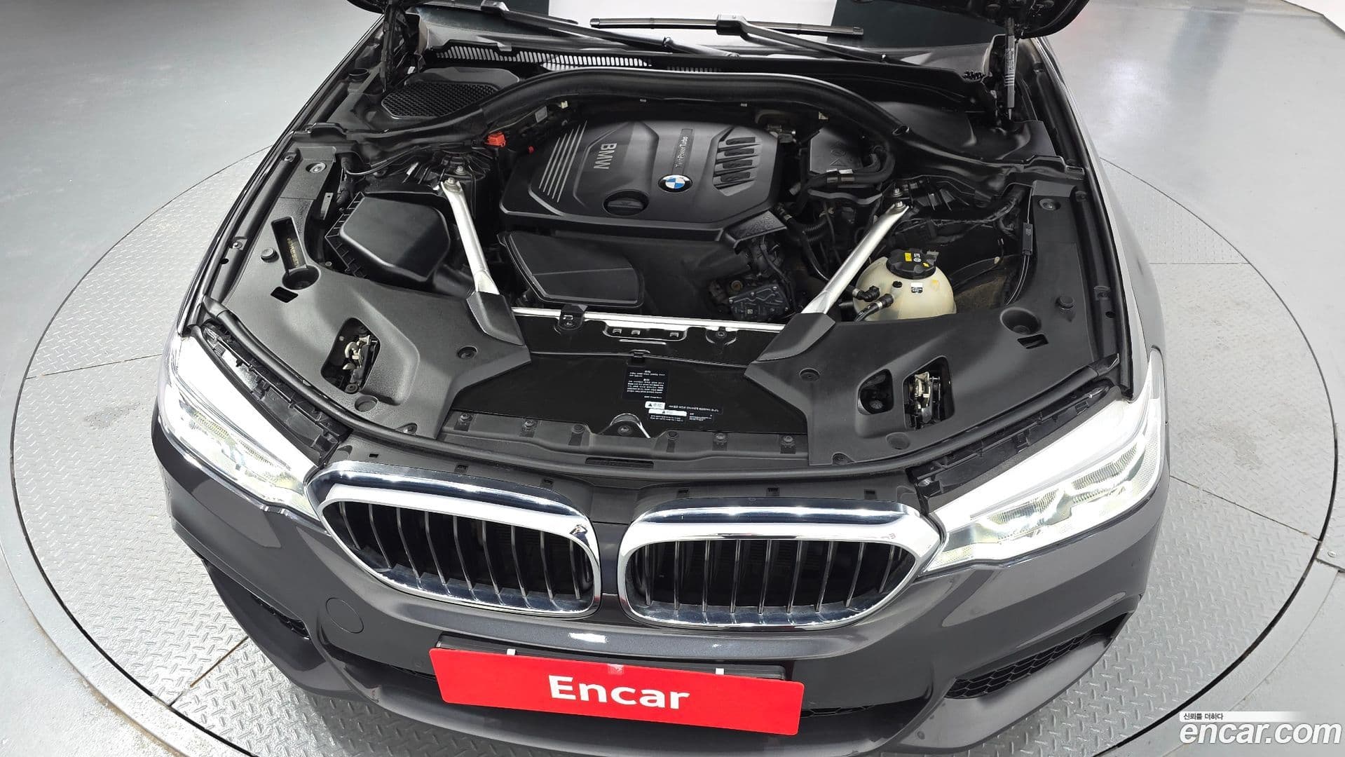 Main__Slider__Photo:5-Series BMW 2018.0-5