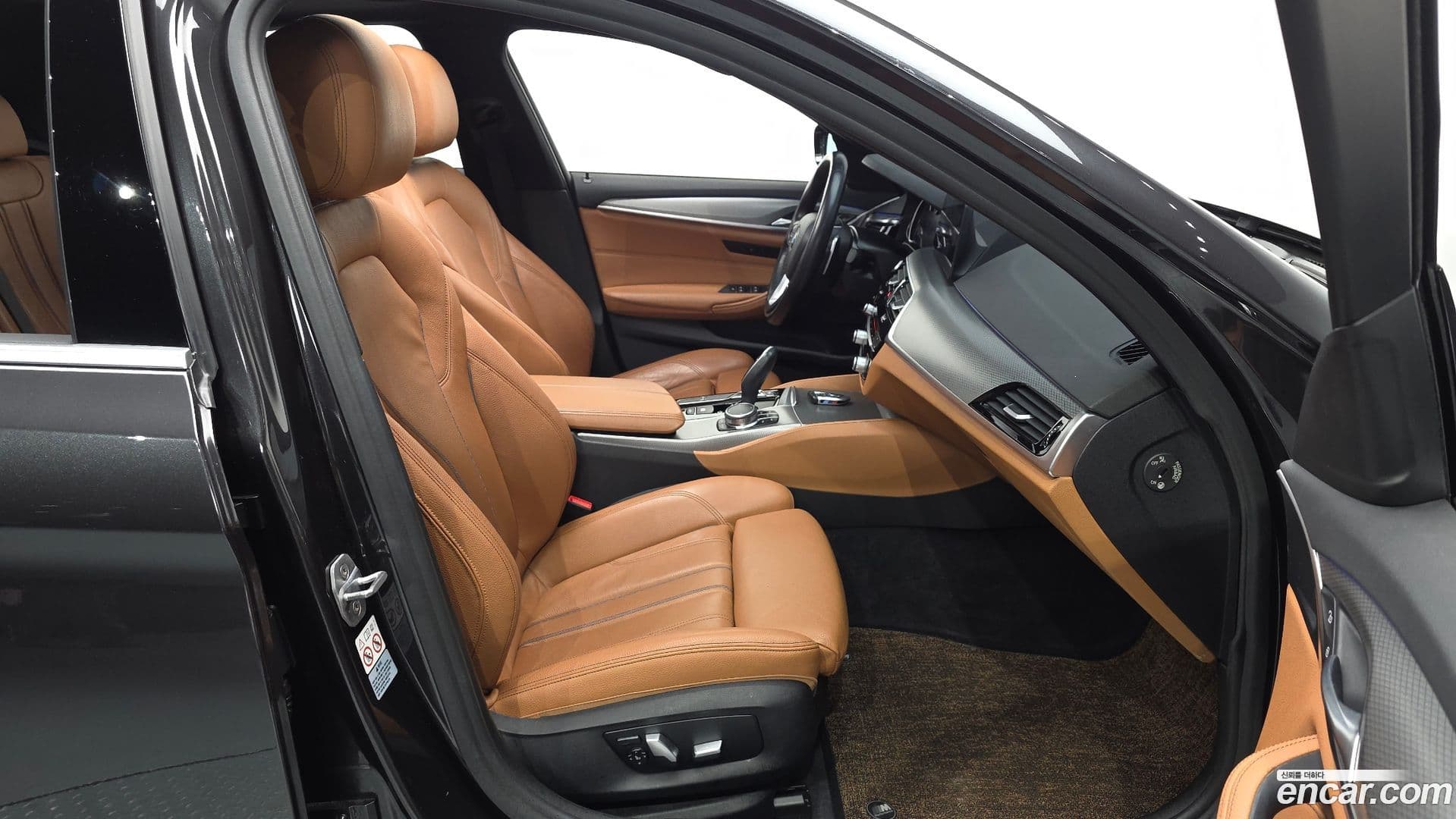Main__Slider__Photo:5-Series BMW 2018.0-9