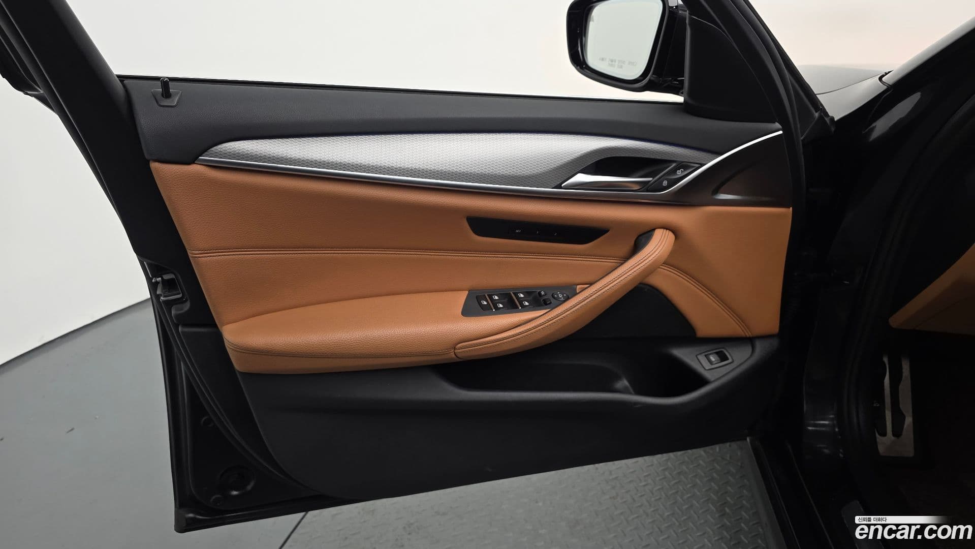 Main__Slider__Photo:5-Series BMW 2018.0-23
