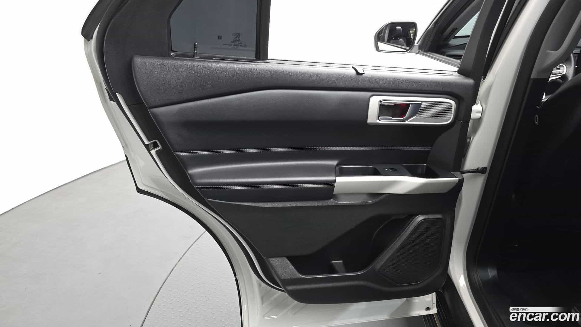 Explorer Ford 2020.11-INNER-035