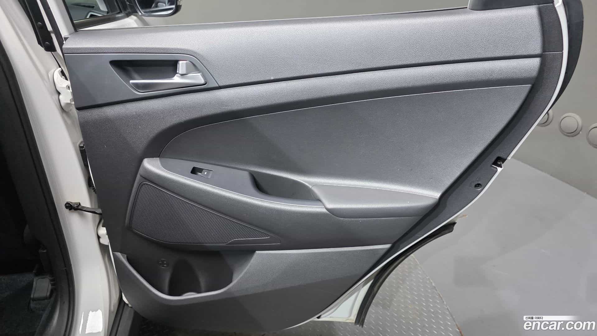 Tucson Hyundai 2018.1-INNER-035