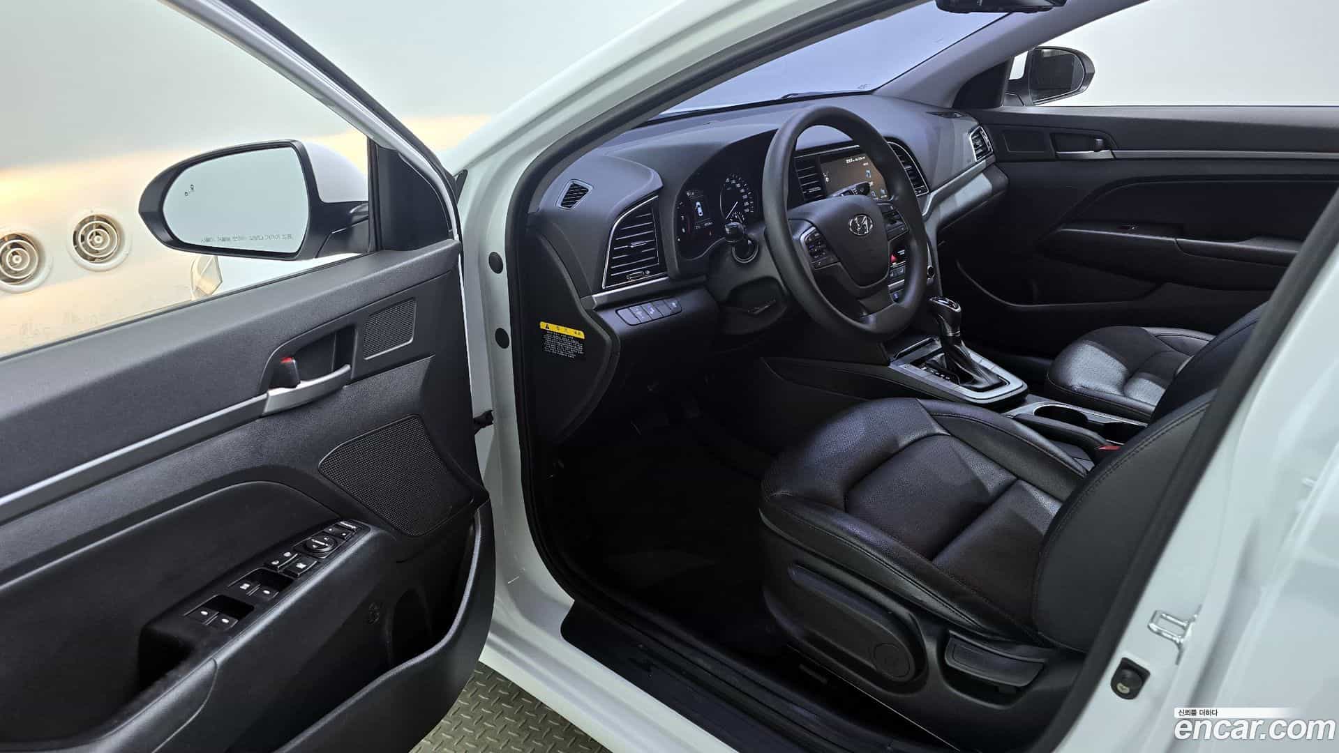 AVANTE Hyundai 2018.7-INNER-010