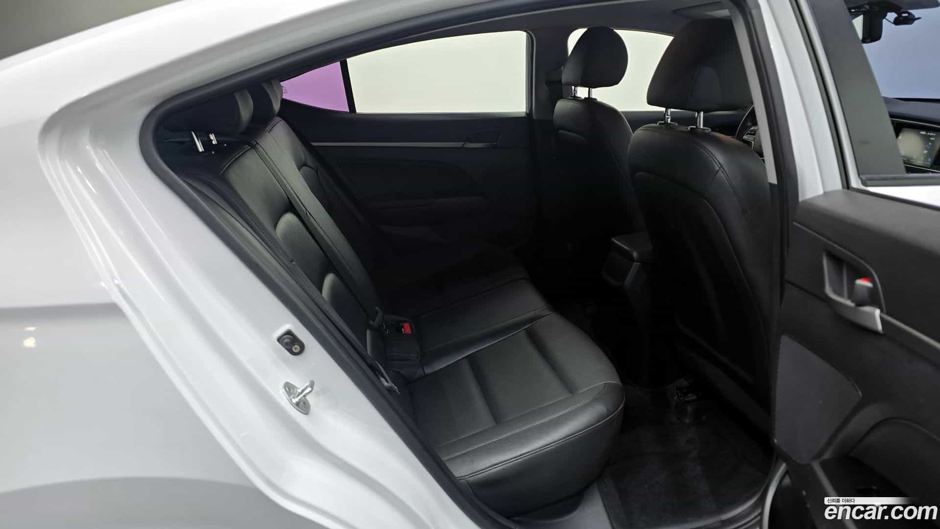 AVANTE Hyundai 2018.7-OPTION-015