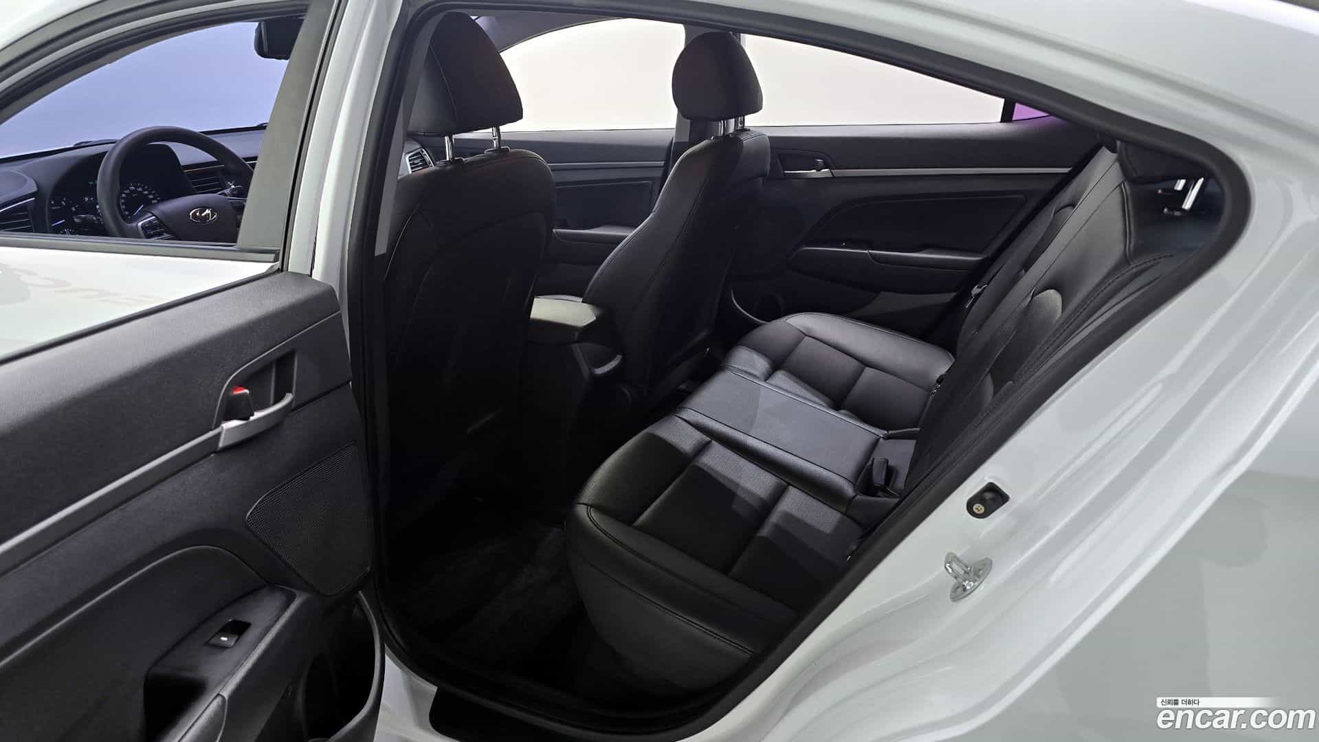 AVANTE Hyundai 2018.7-OPTION-016