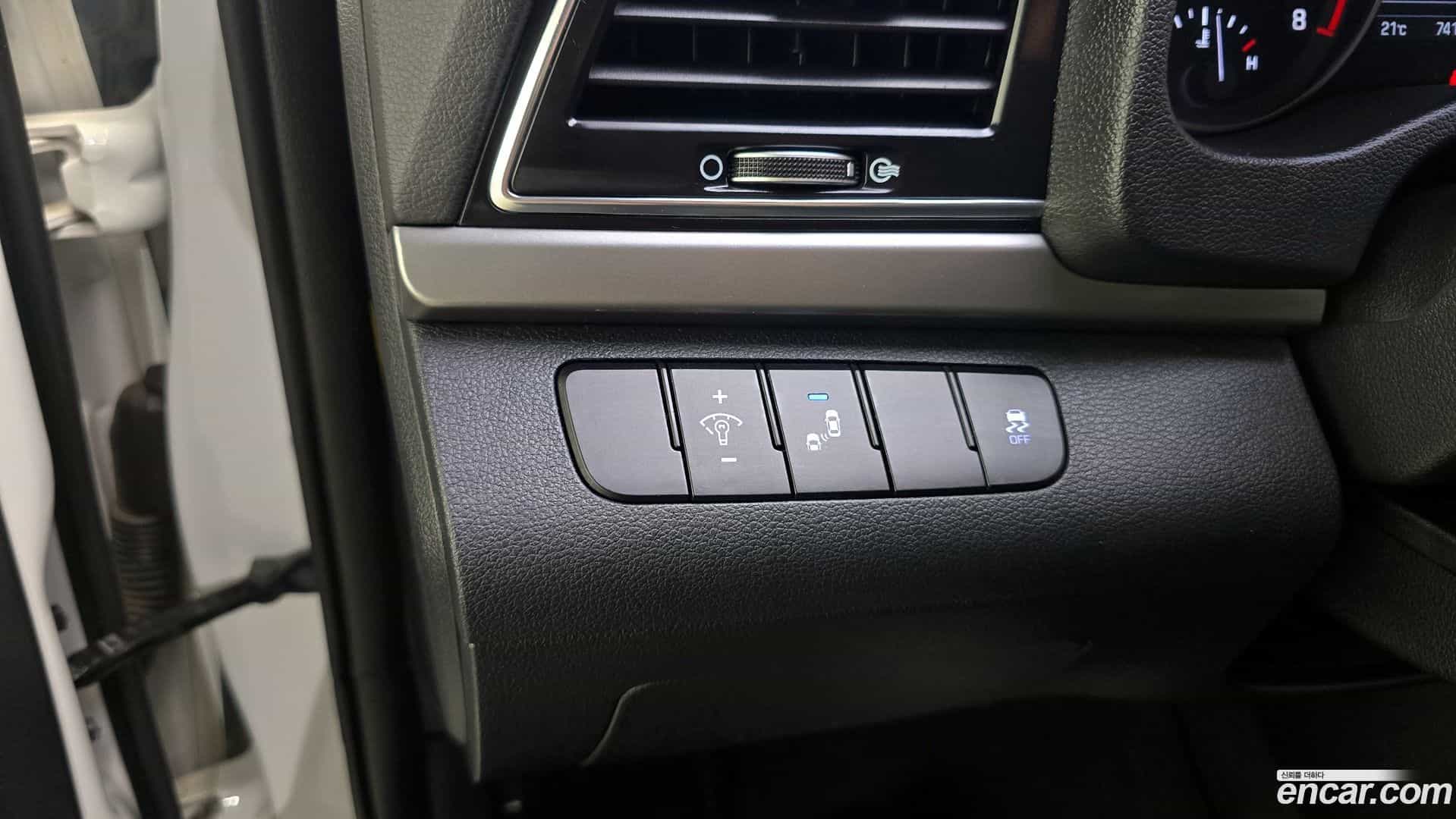 AVANTE Hyundai 2018.7-OPTION-023