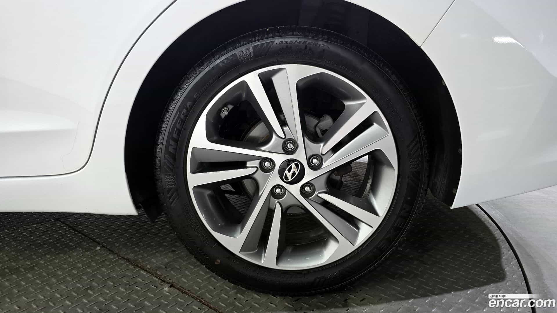 AVANTE Hyundai 2018.7-OUTER-031