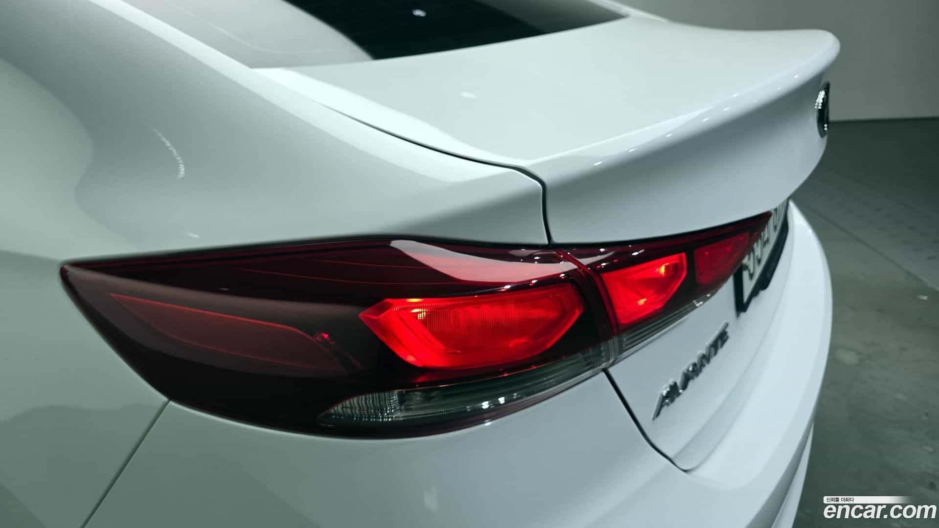AVANTE Hyundai 2018.7-OUTER-033
