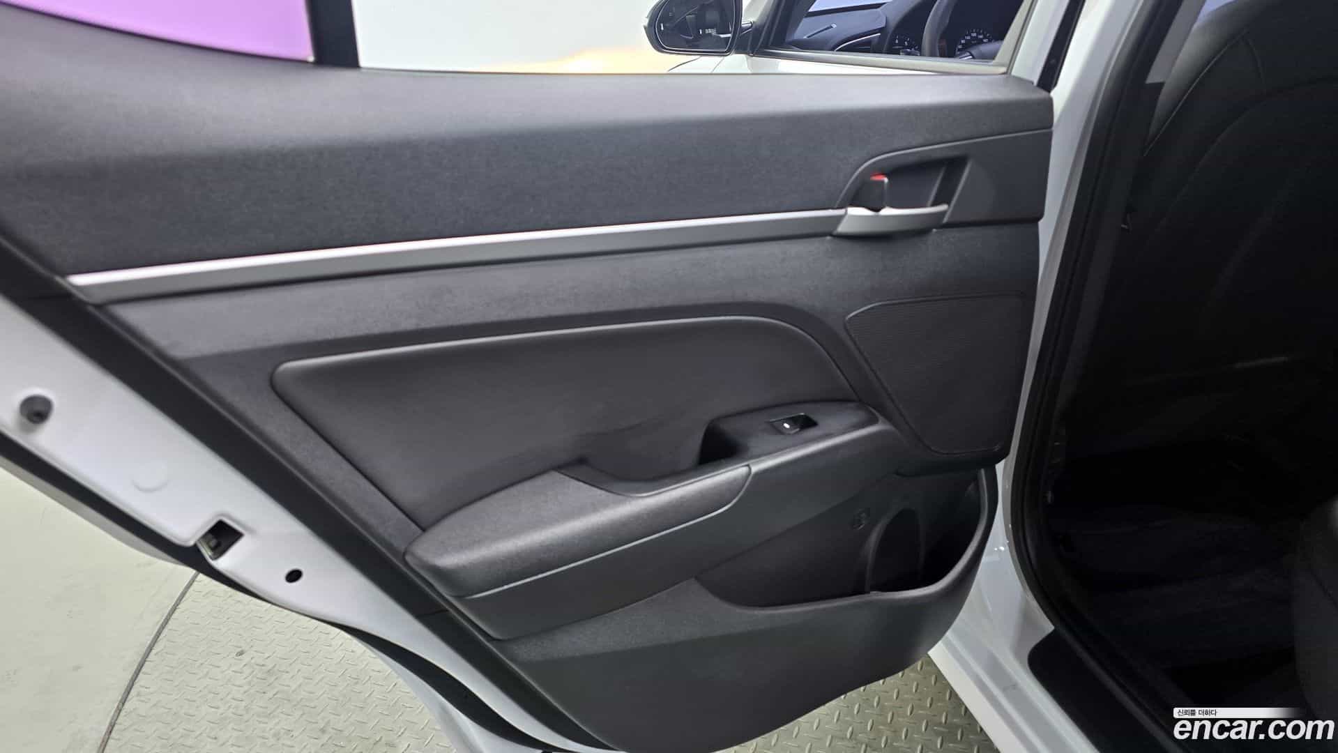 AVANTE Hyundai 2018.7-INNER-035