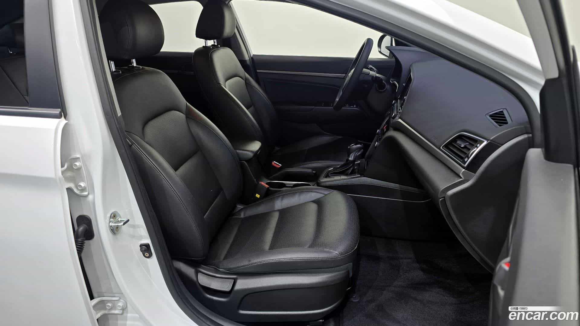 AVANTE Hyundai 2018.7-INNER-036