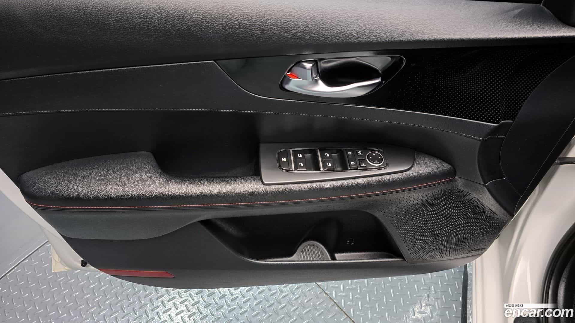K3 Kia 2020.0-INNER-034