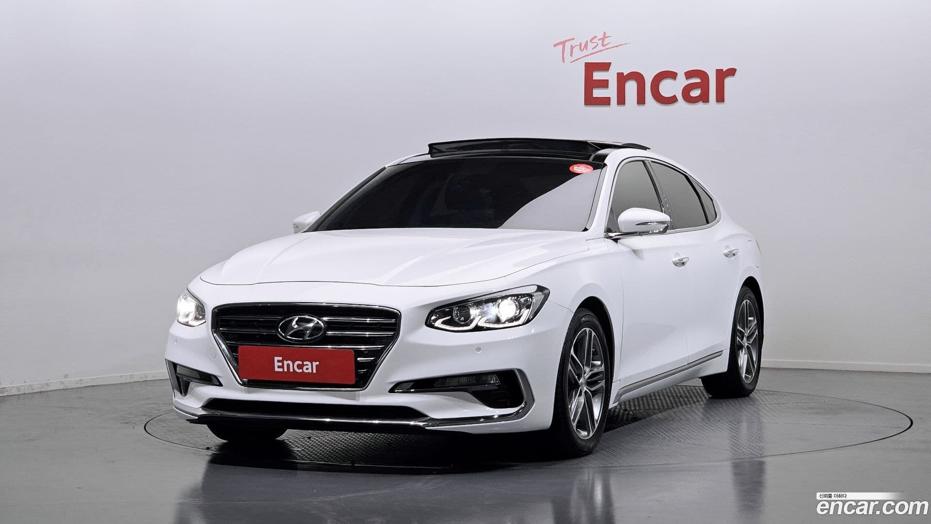 Main__Slider__Photo:Grandeur Hyundai 2017.4-0