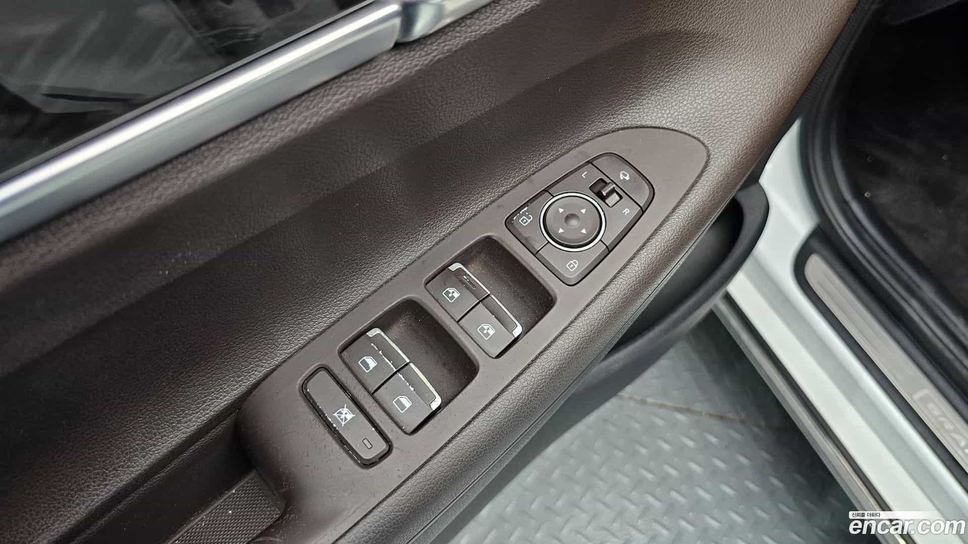 Grandeur Hyundai 2017.4-OPTION-044