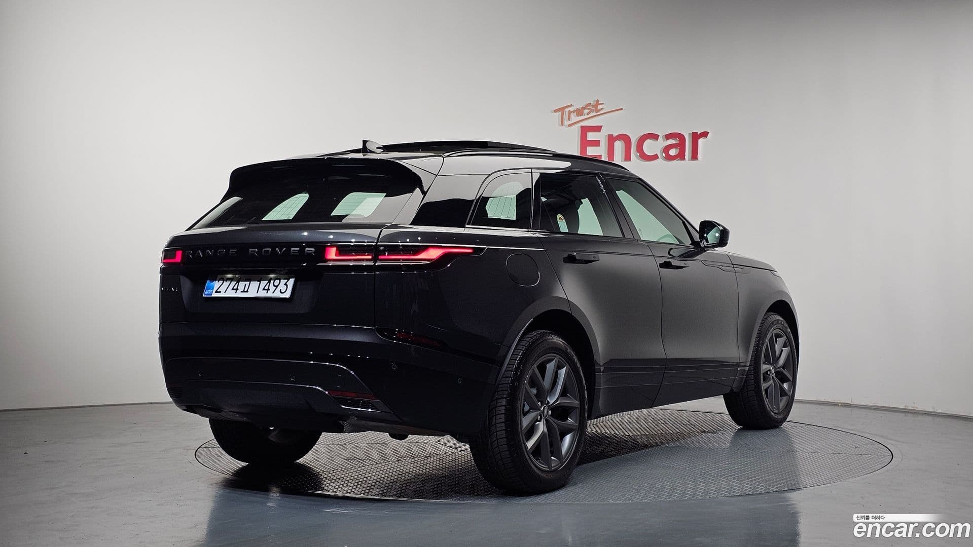 Main__Slider__Photo:Range Rover Velar Land Rover 2025.7-1