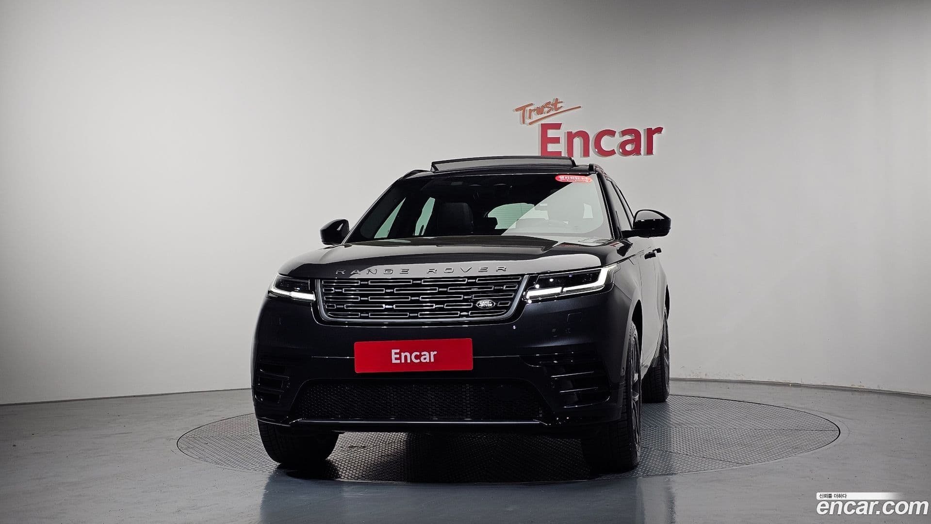 Main__Slider__Photo:Range Rover Velar Land Rover 2025.7-2