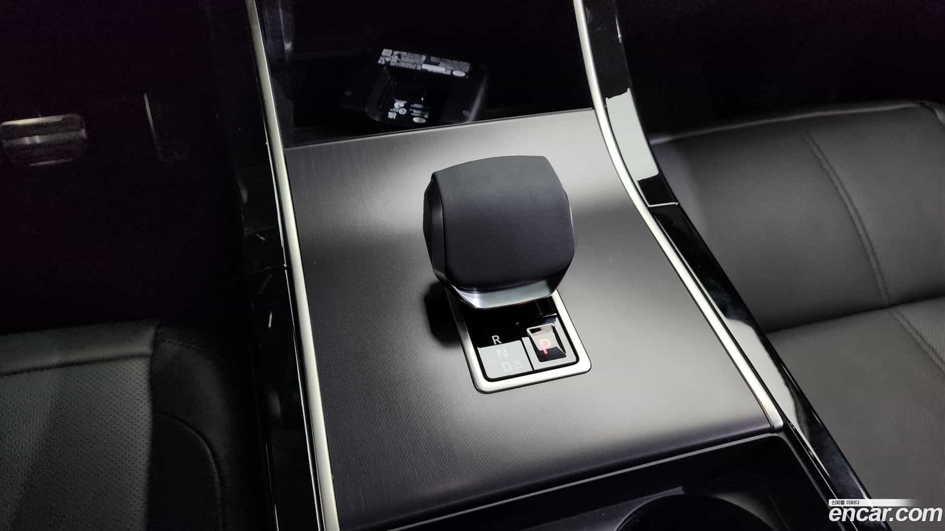 Range Rover Velar Land Rover 2025.7-INNER-009