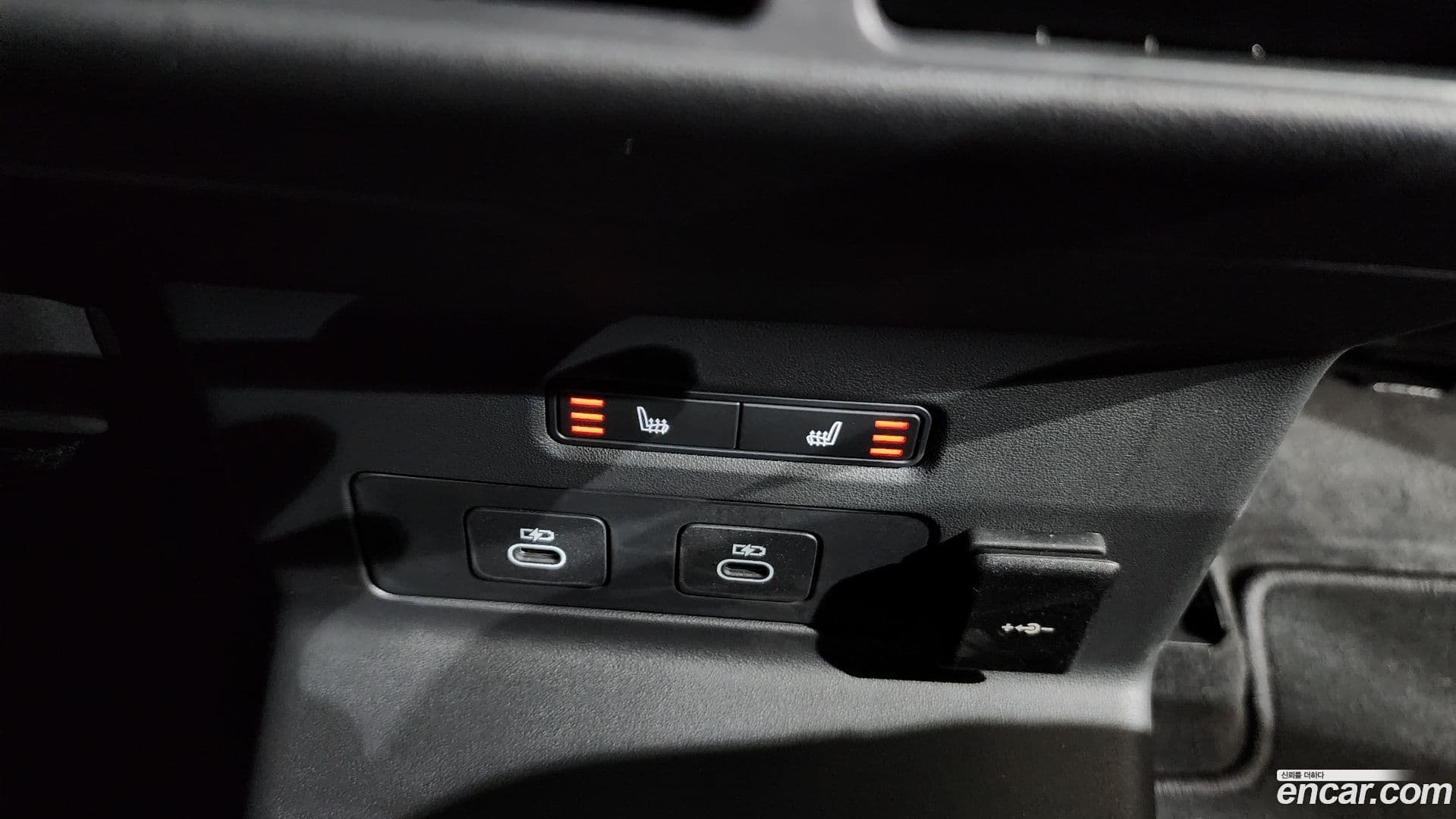 Main__Slider__Photo:Range Rover Velar Land Rover 2025.7-14