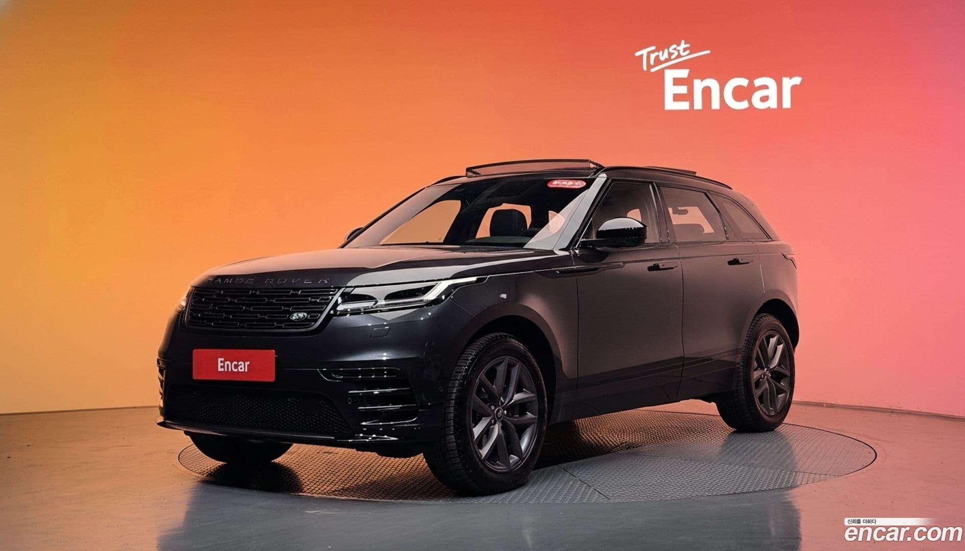 Main__Slider__Photo:Range Rover Velar Land Rover 2025.7-0