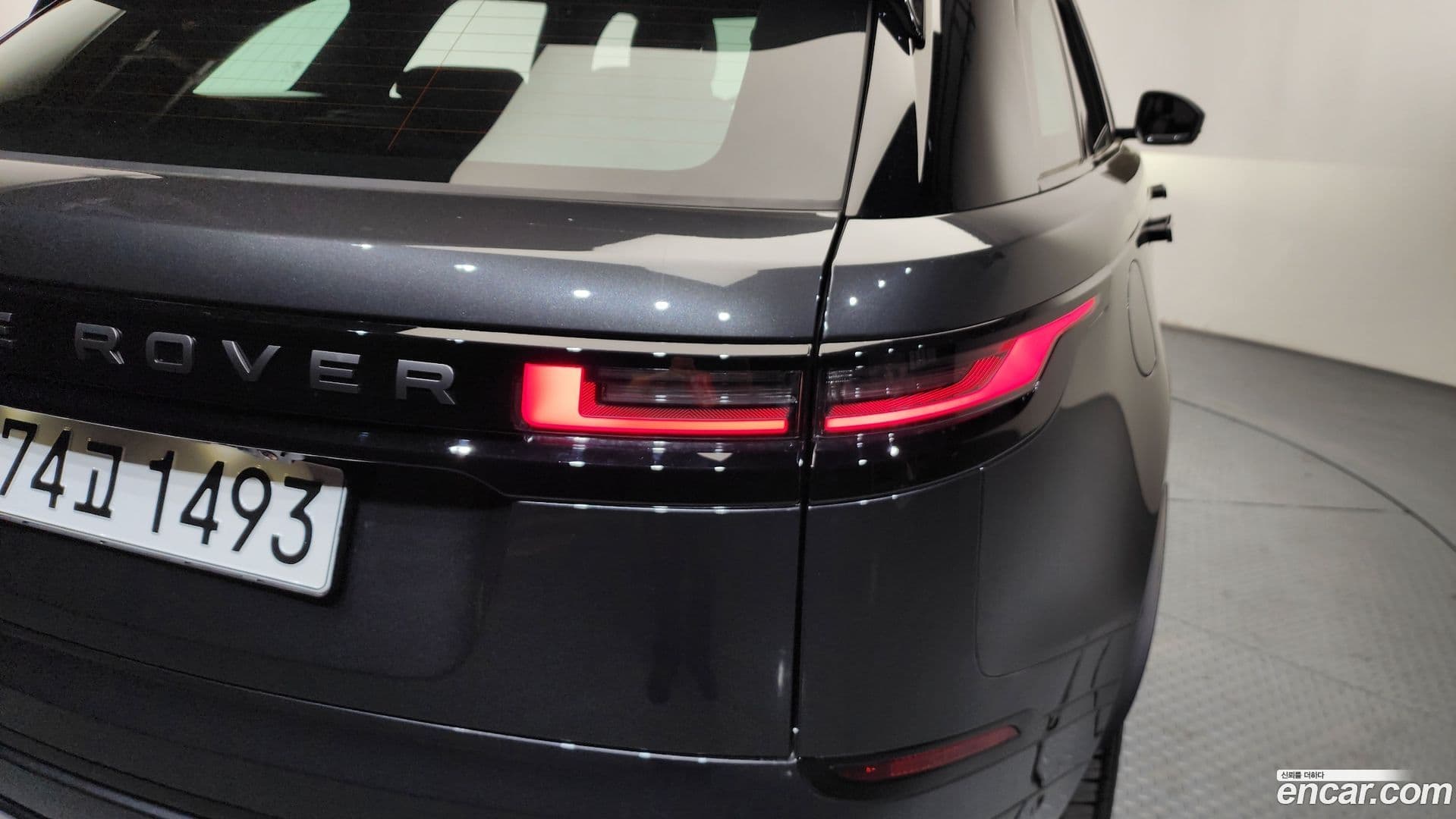 Main__Slider__Photo:Range Rover Velar Land Rover 2025.7-22