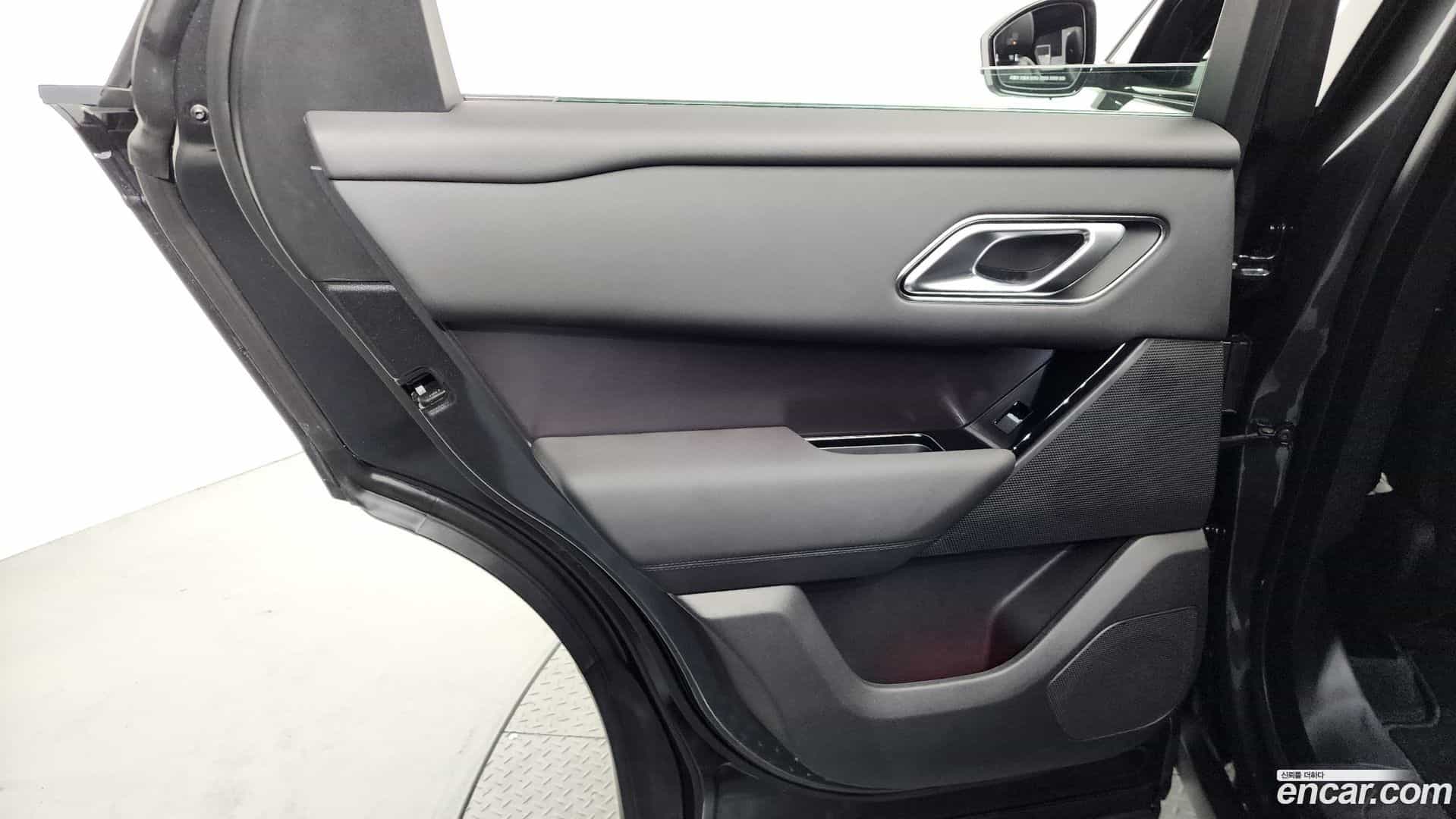Range Rover Velar Land Rover 2025.7-INNER-035